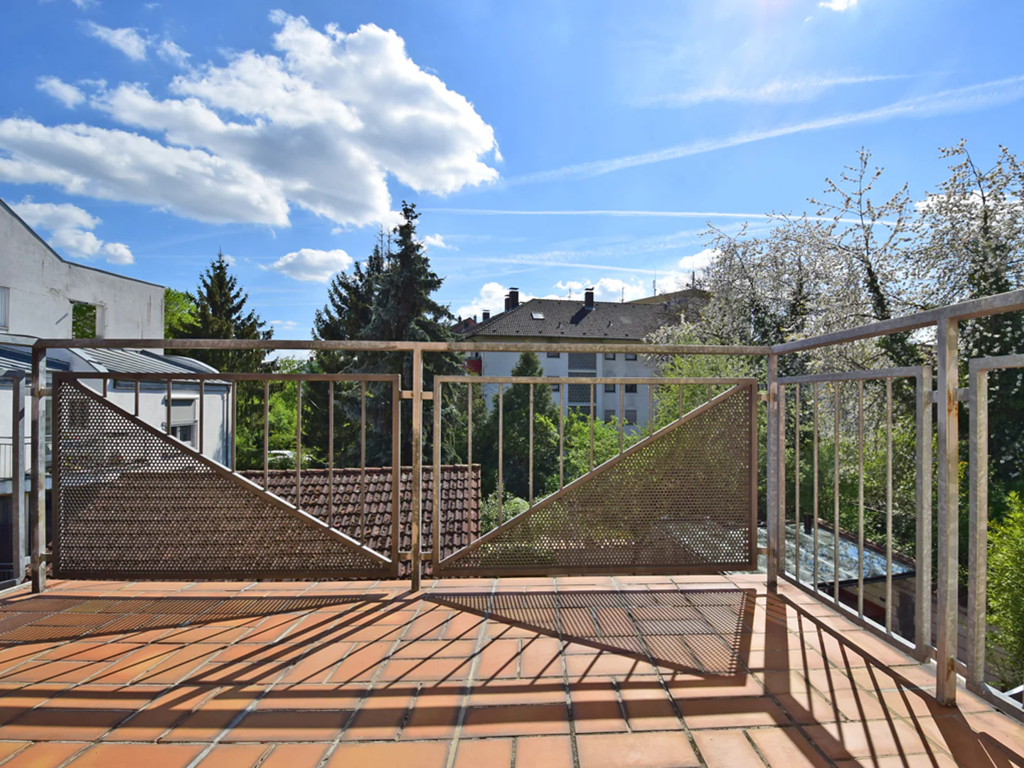 Neuwertige Maisonette Wohnung mit Garten und Doppelgarage - Foto 3