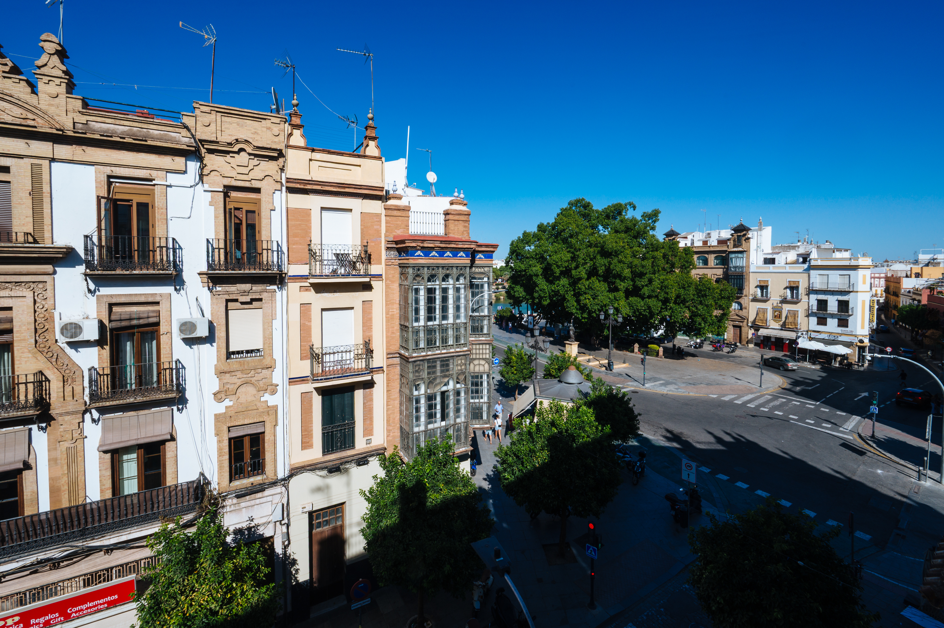 Triana charm and river views in the iconic Altozano