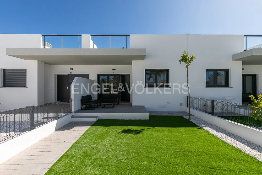 Brand new semi-detached house for short stay in El Vergel
