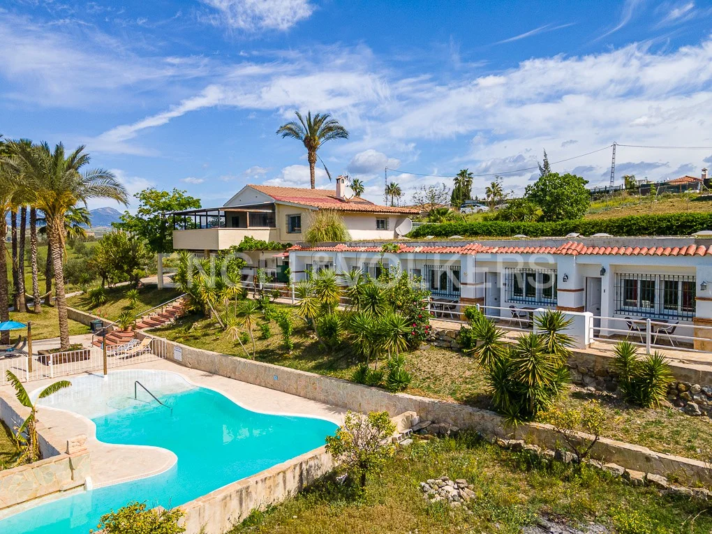 Casa rural en Coín con piscina, establos y licencia turística