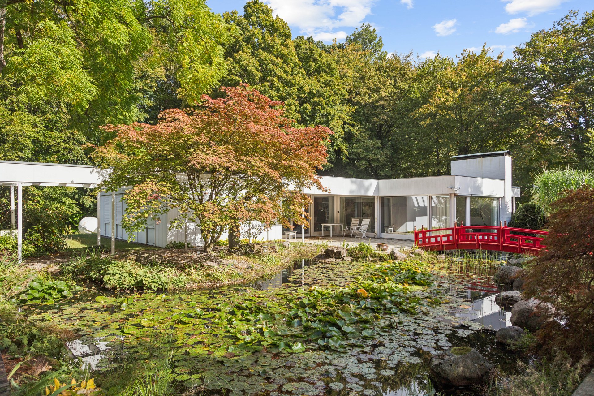Architektenbungalow am Waldrand           Ihr Refugium mit japanischem Garten