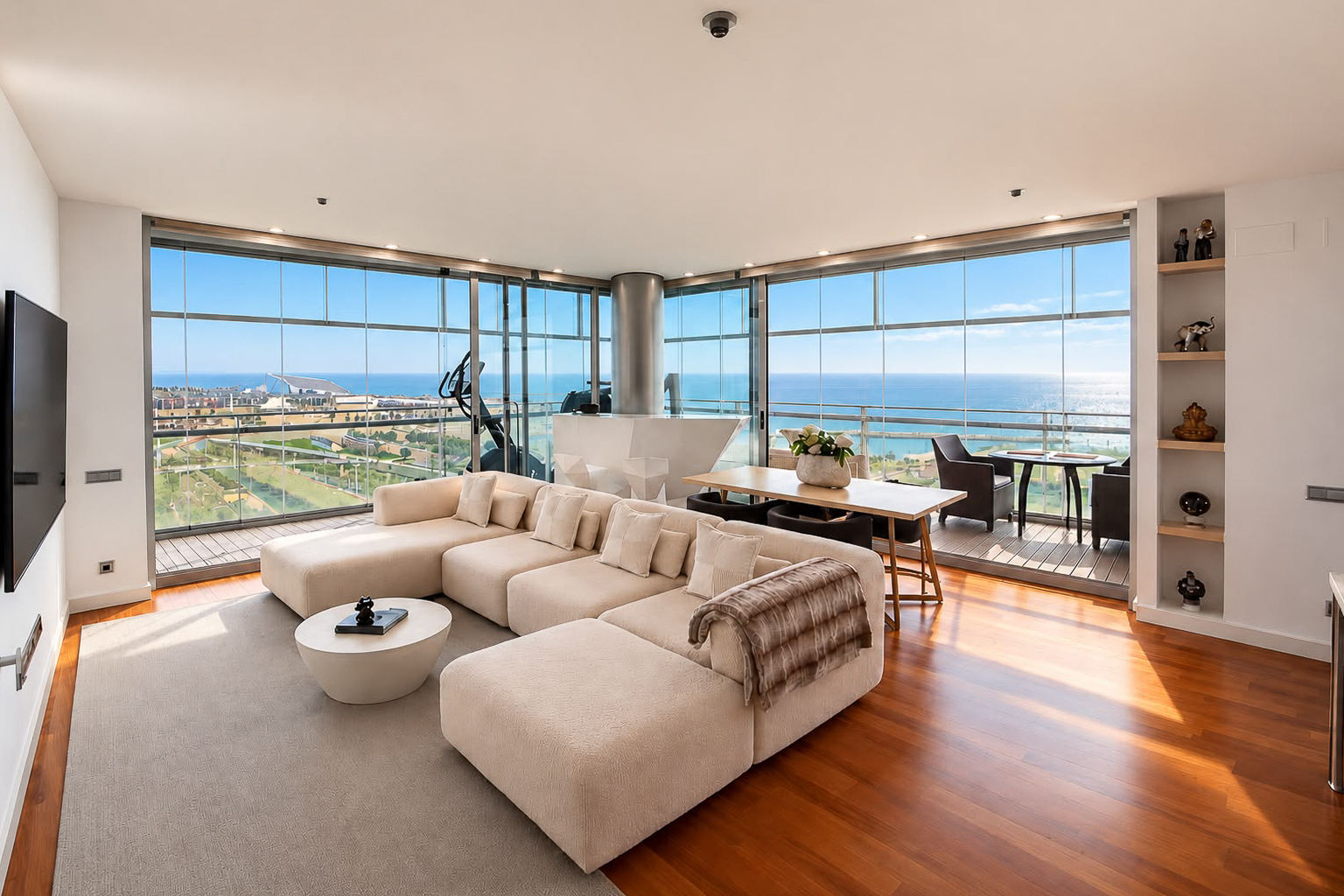 Exclusive short-term apartment in Illa del Mar, Diagonal Mar