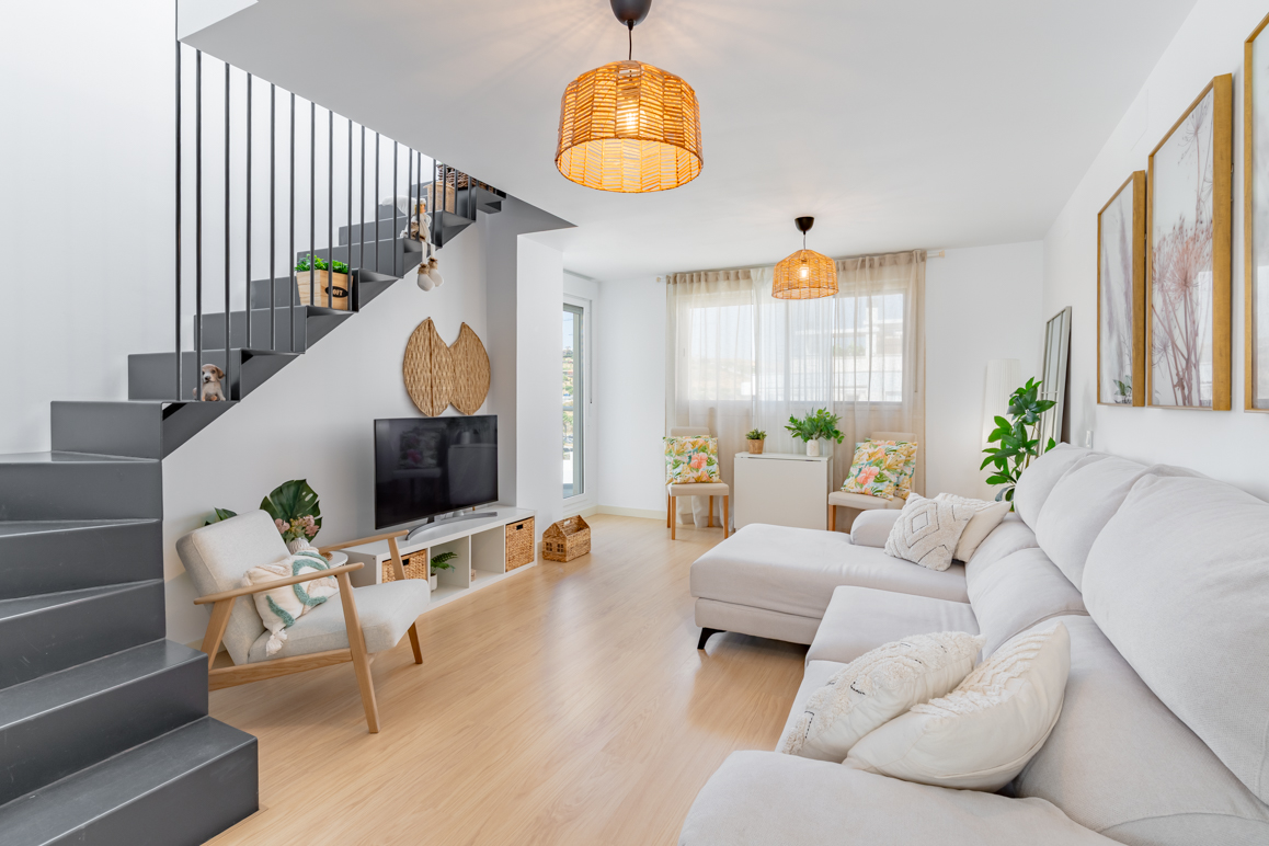 Exquisitely decorated, modern 3-bedroom duplex penthouse in an excellent location in Estepona