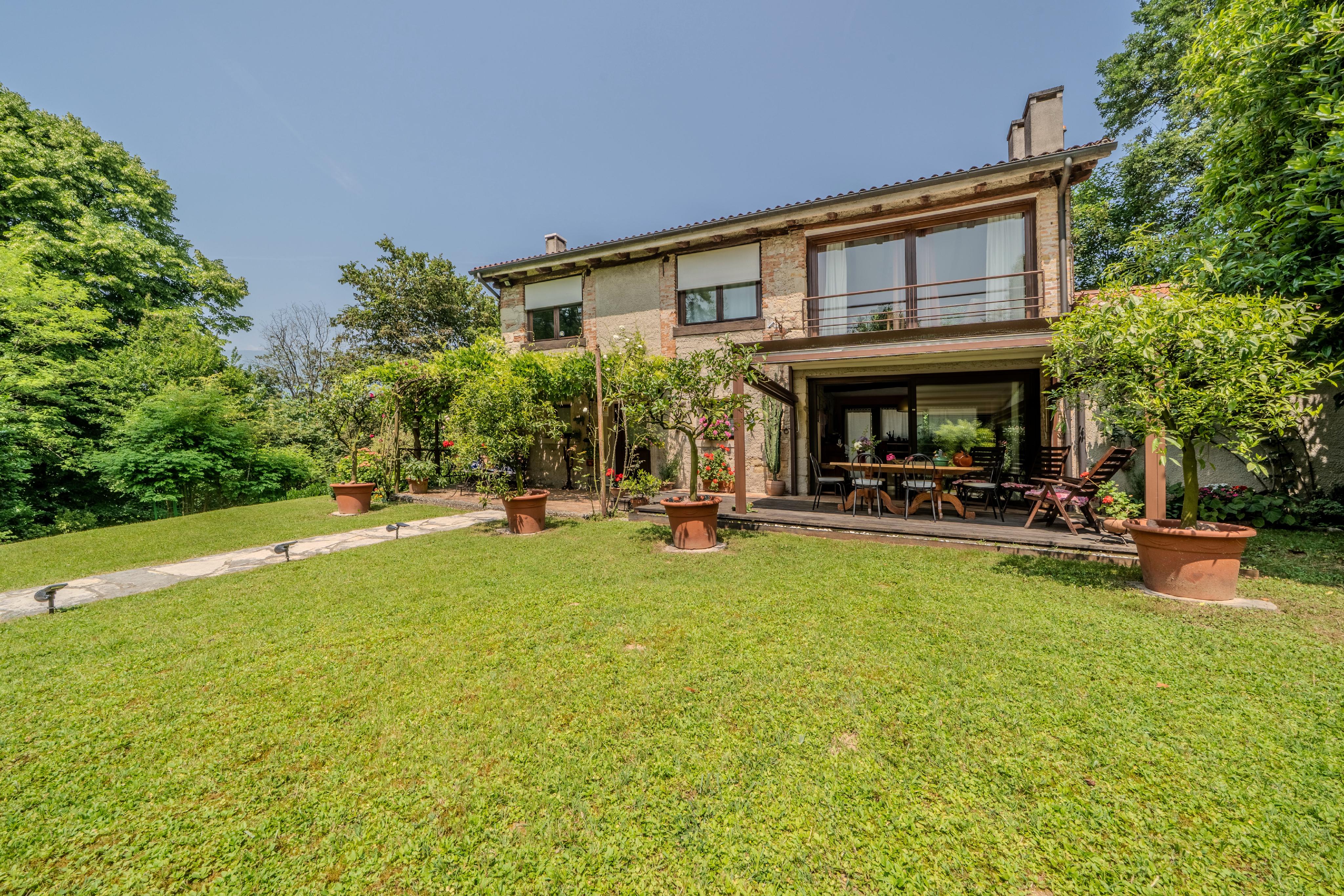 Casa con veranda vivibile e spazio esterno privato