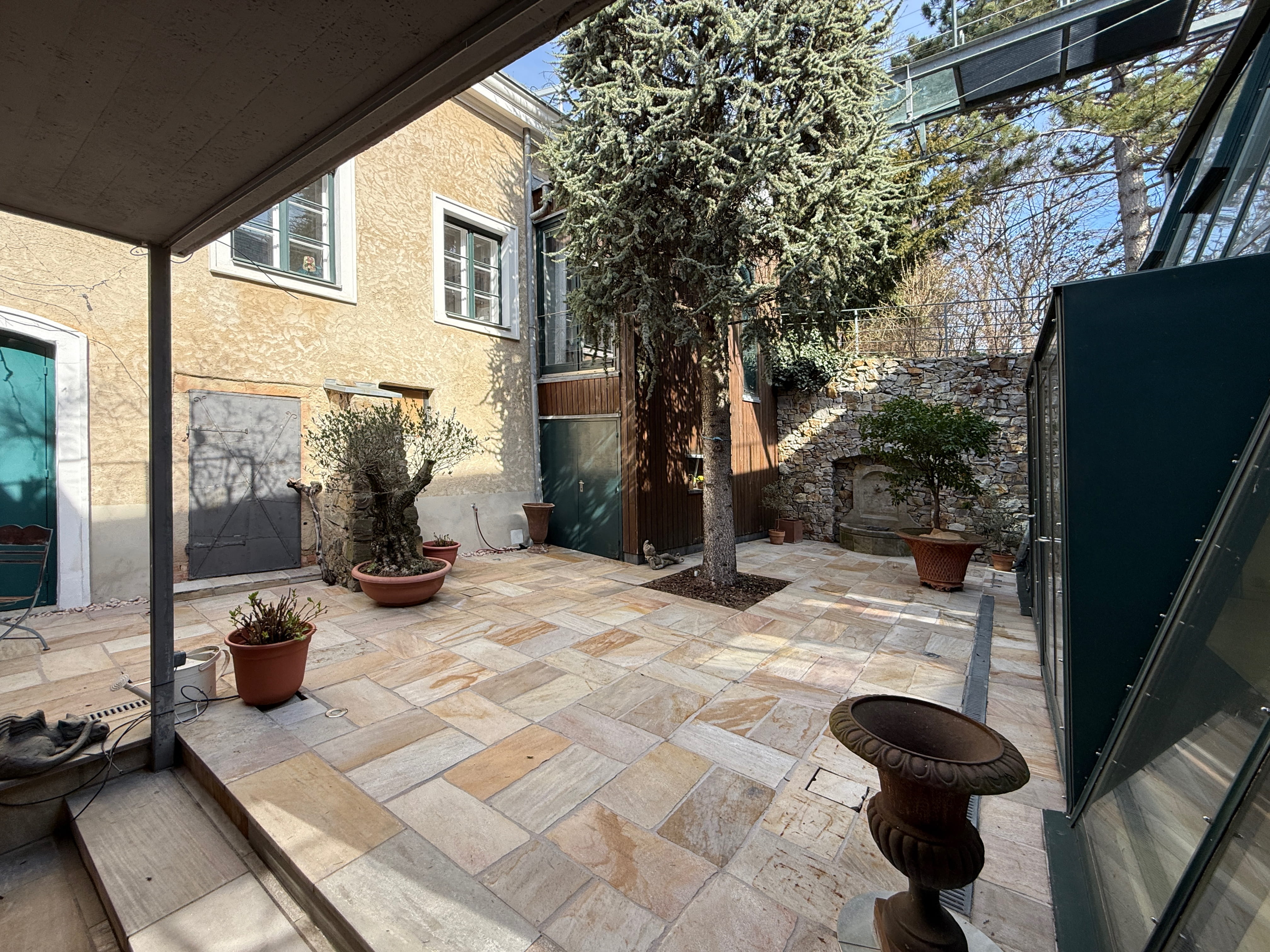 Exclusive townhouse in Klosterneuburg: historic charm meets modern elegance