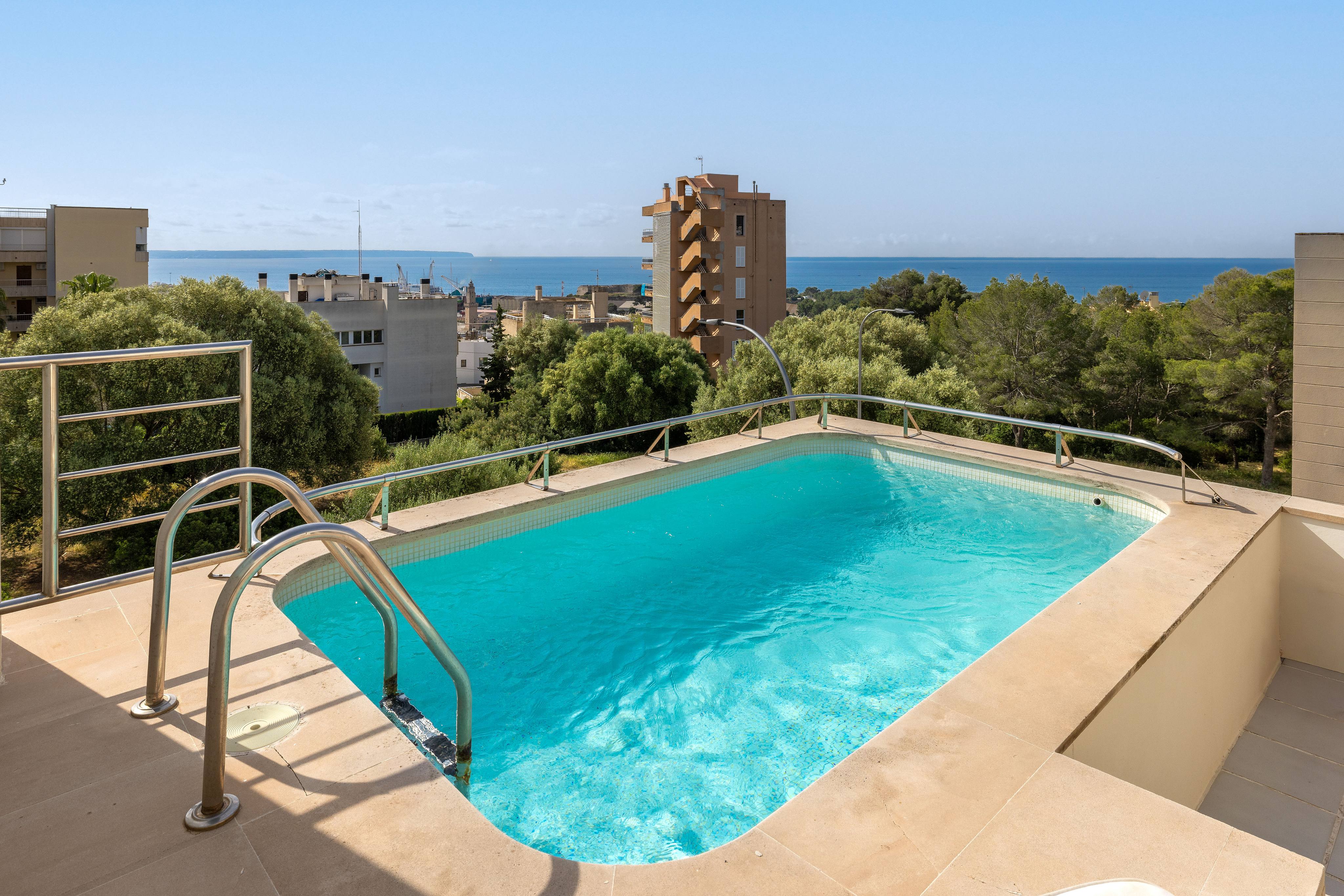 Exclusive luxury house with rooftop pool and open sea-views