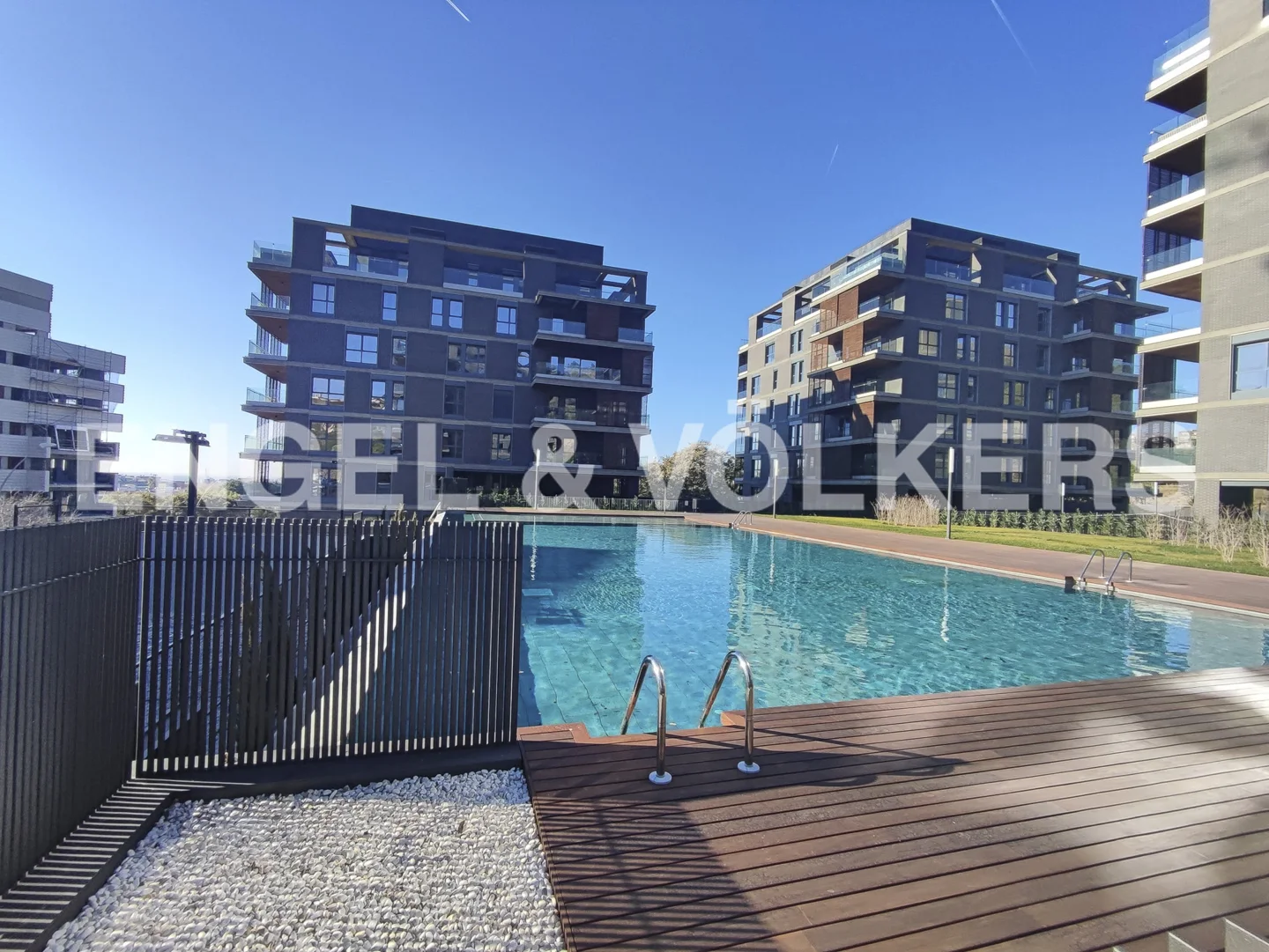 Excellent new apartment with poll,gym and Padel at Finestrelles