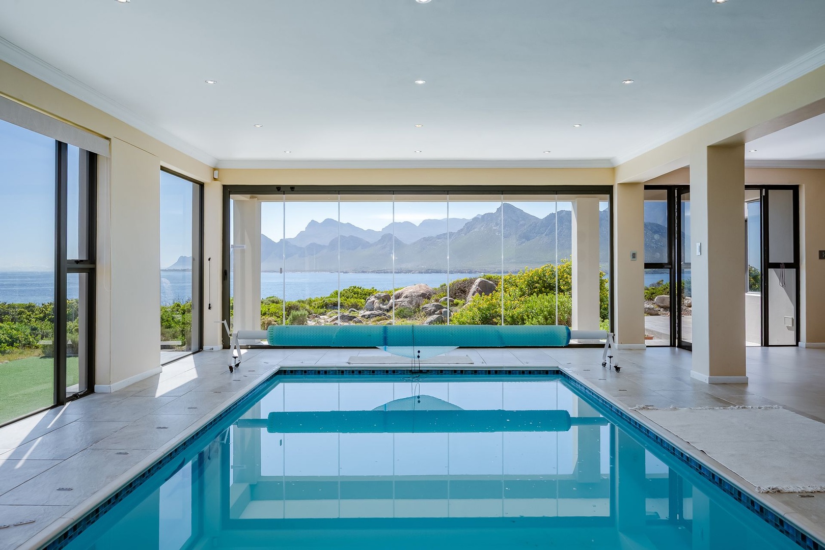 Refined Coastal Living -Panoramic mountain and ocean views across False Bay