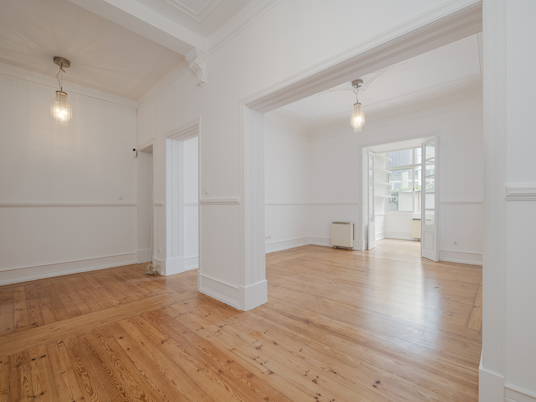 Sophisticated 3 bedroom apartment in Marquês de Pombal