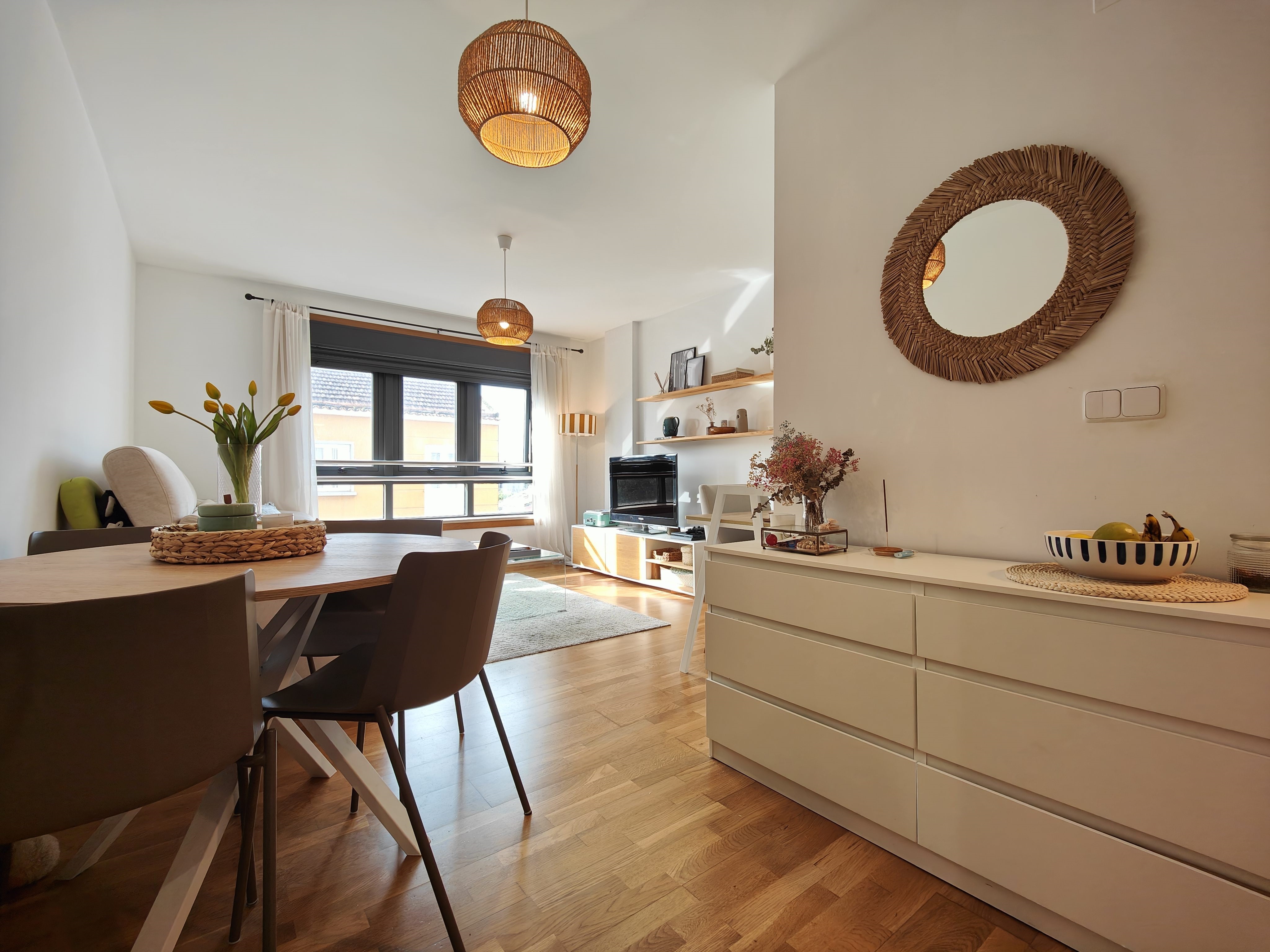 Apartamento amueblado de 1 dormitorio con garaje