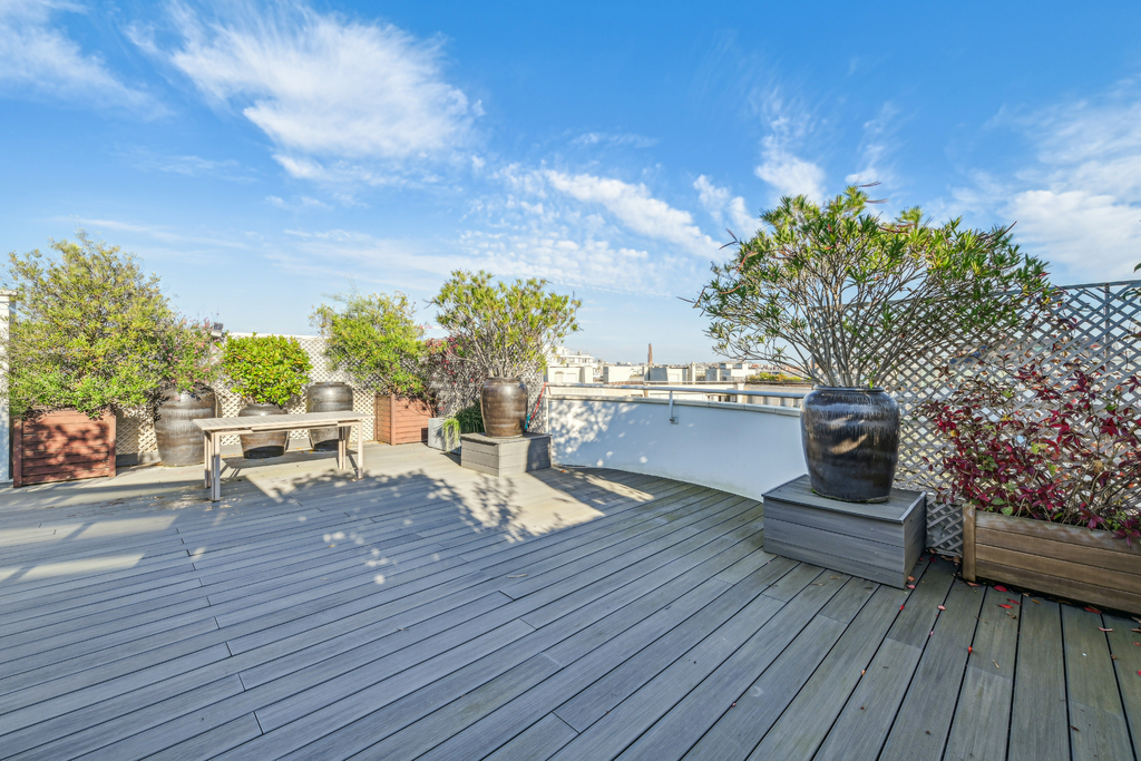 Neuilly / Parmentier - Top-floor duplex 160 m² (Carrez) - Rooftop terrace