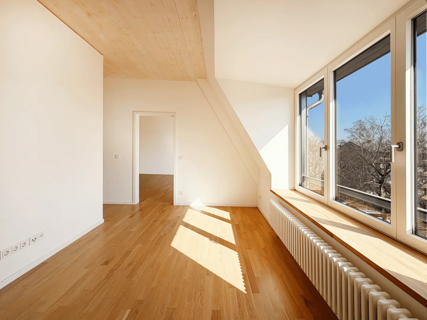 Lichtdurchflutete Dachgeschosswohnung mit privater Aufdachterrasse - Photo 1