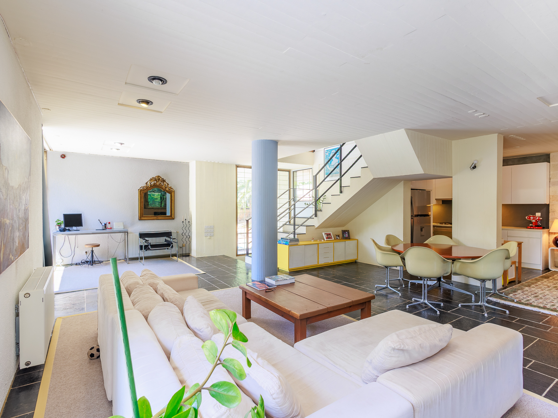 Μινιμαλιστικό duplex διαμέρισμα 215 τ.μ.