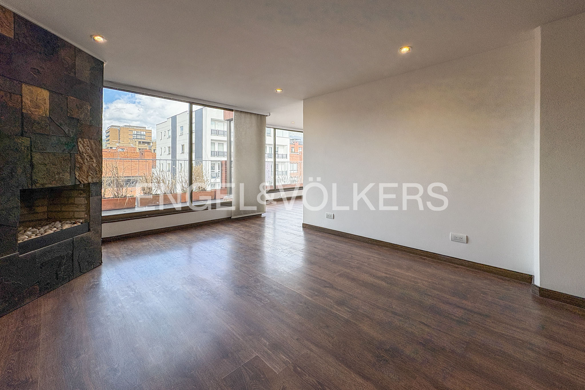 Apartamento con balcón y vista para venta en Santa Bibiana