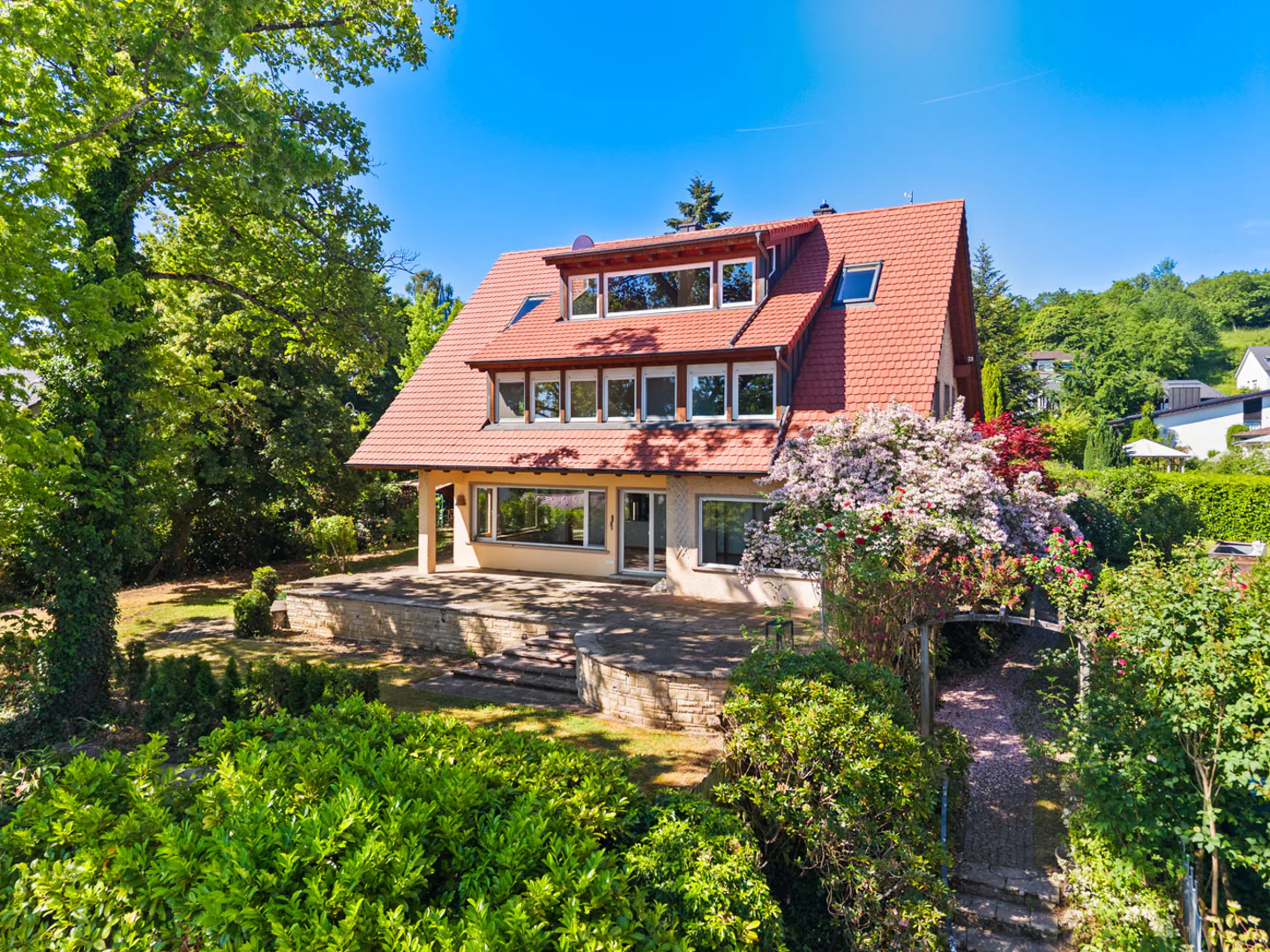 Privat. Großzügig. Besonders - Ein Refugium mit Bodenseeblick auf über 1.000 m² Grundstück - Photo 2
