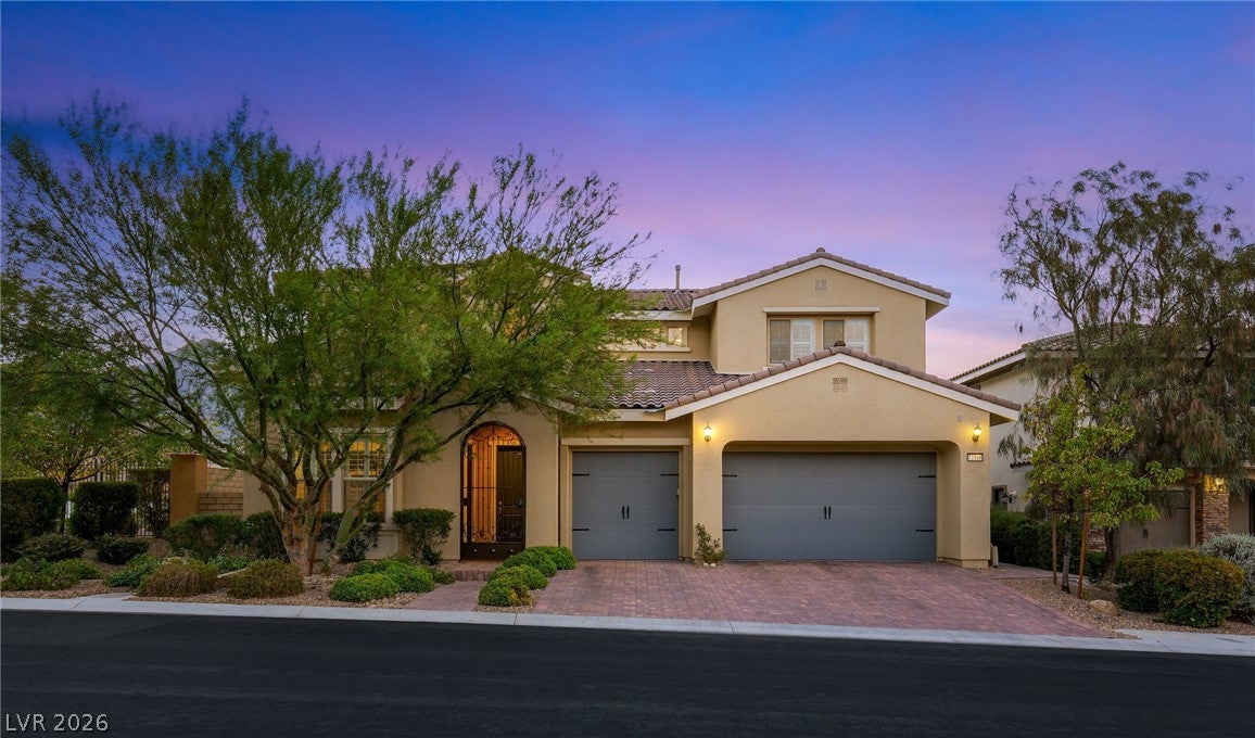 Resort Living Meets Mountain Views in Summerlin