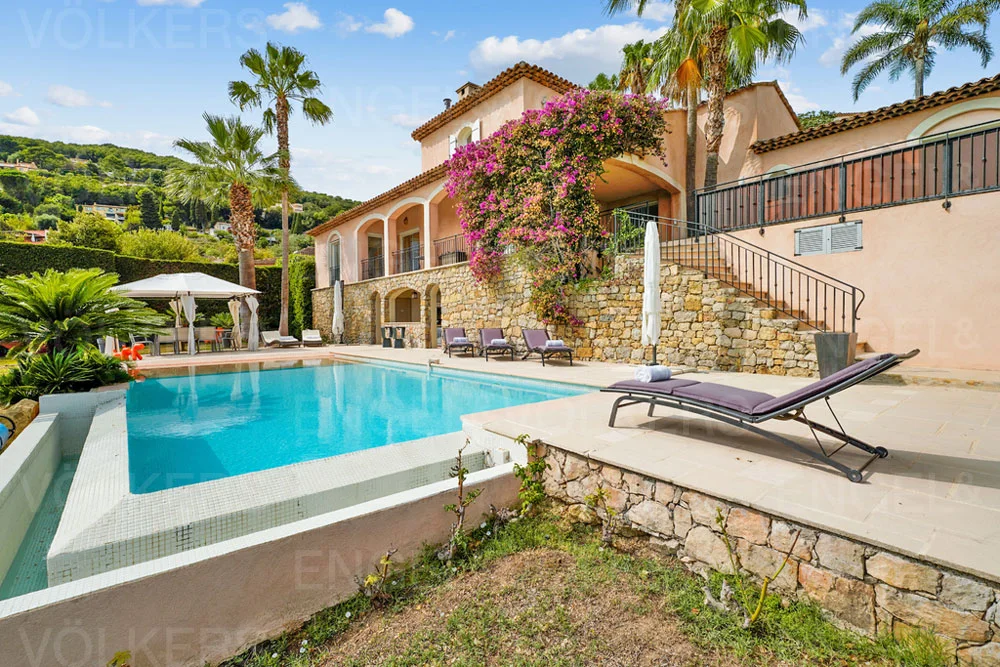 Superb villa with views of the Cap d’Antibes