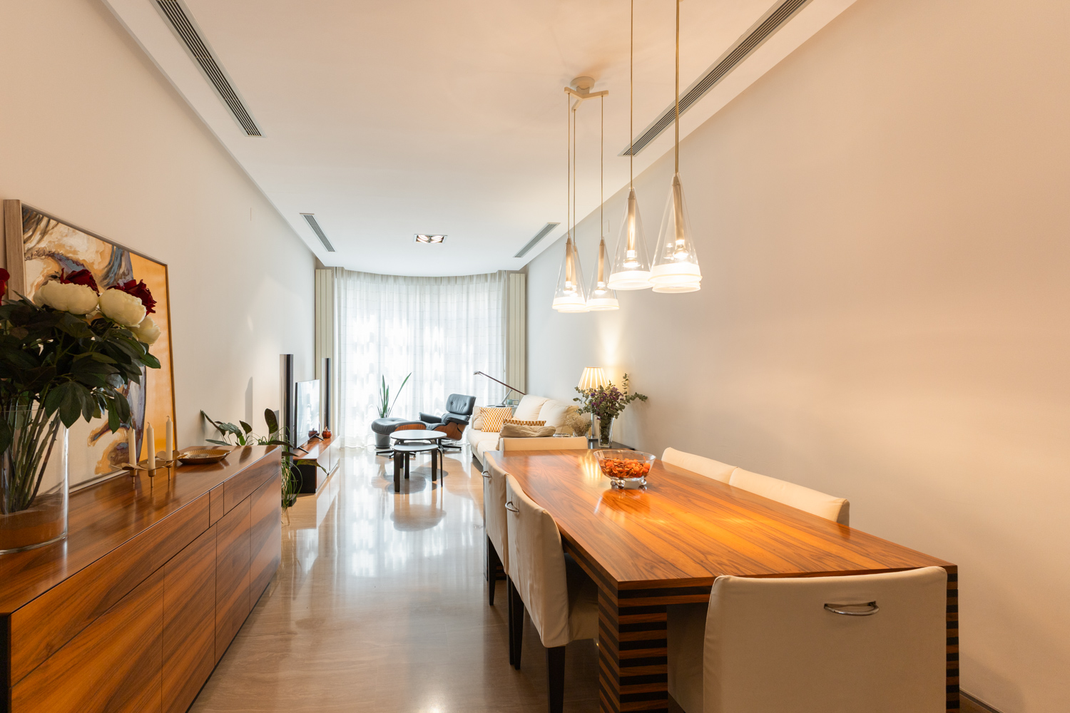 En el corazón de Castelló de la Plana: 203 m², 4 dormitorios, 4 baños, patio y terraza. Plaza de garaje opcional.