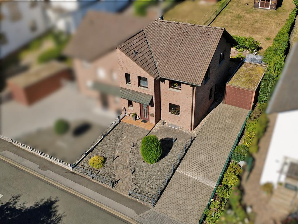 Wohnen mit Lebensqualität – großzügige Doppelhaushälfte mit Garten, Garage und Sauna