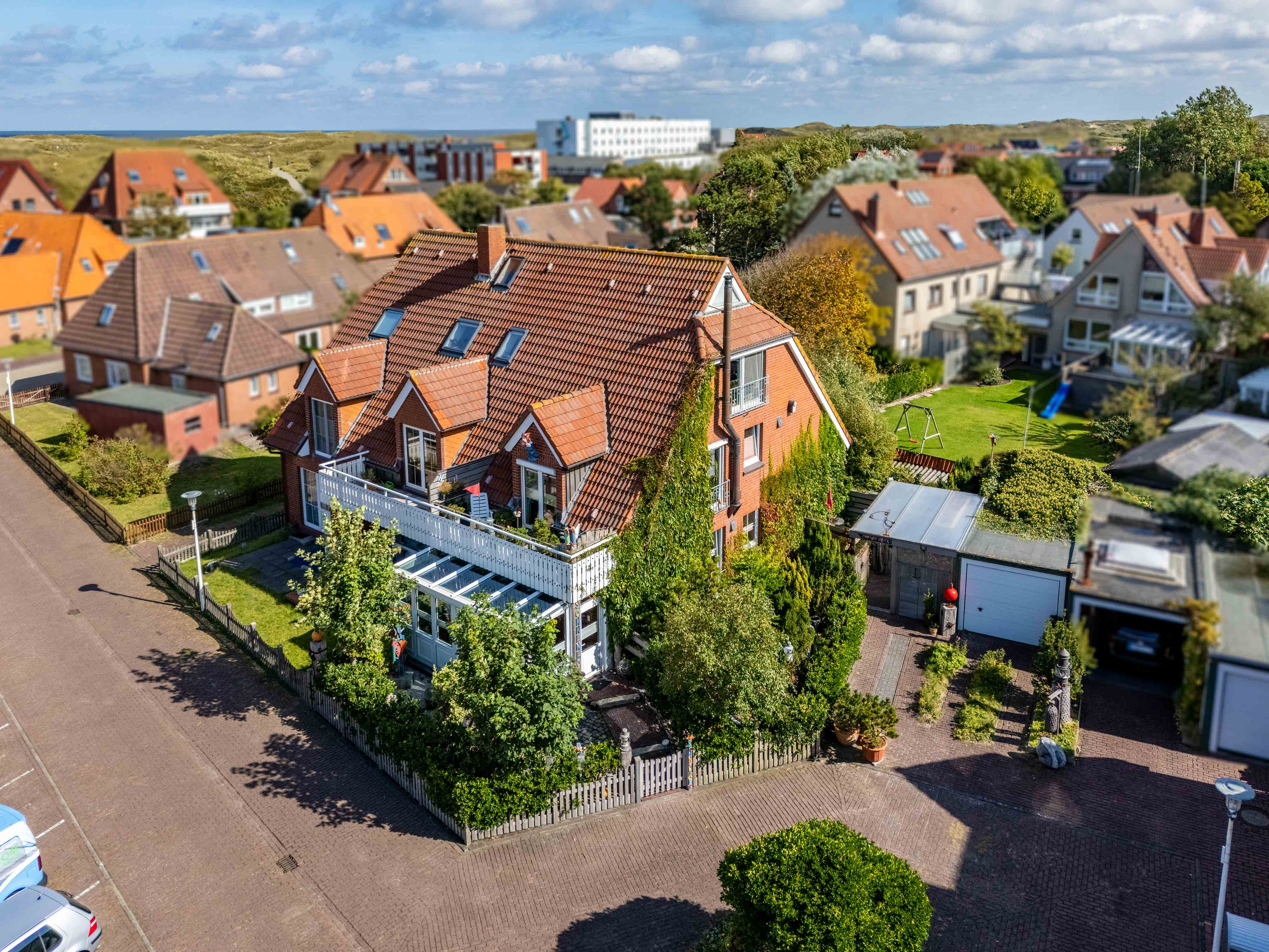 Inseltraum auf Norderney: Hochwertiges Reihenendhaus mit zwei Einheiten in ruhiger Lage