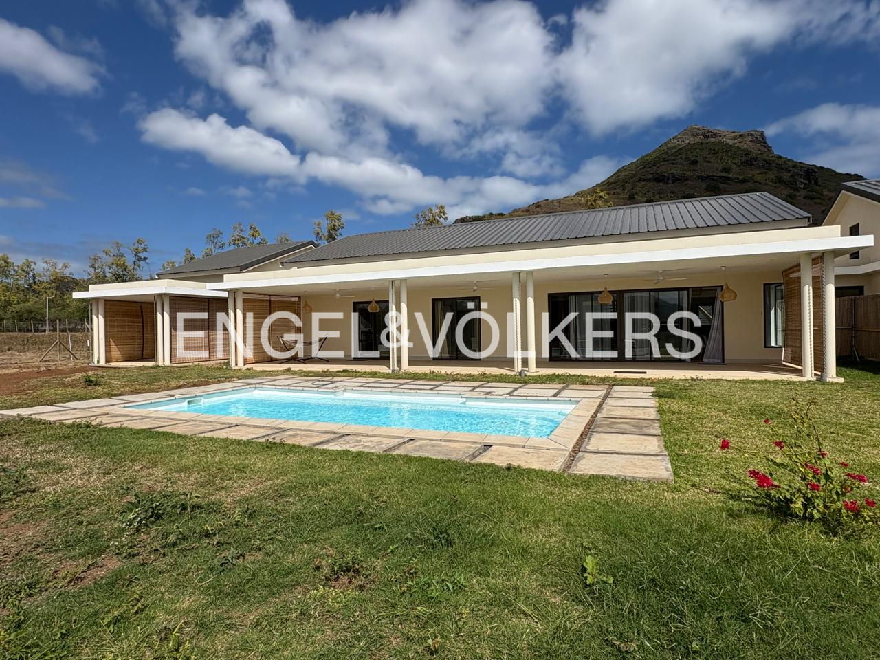 FOR RENT -Stunning New 4-Bedroom Villa with Pool & Studio