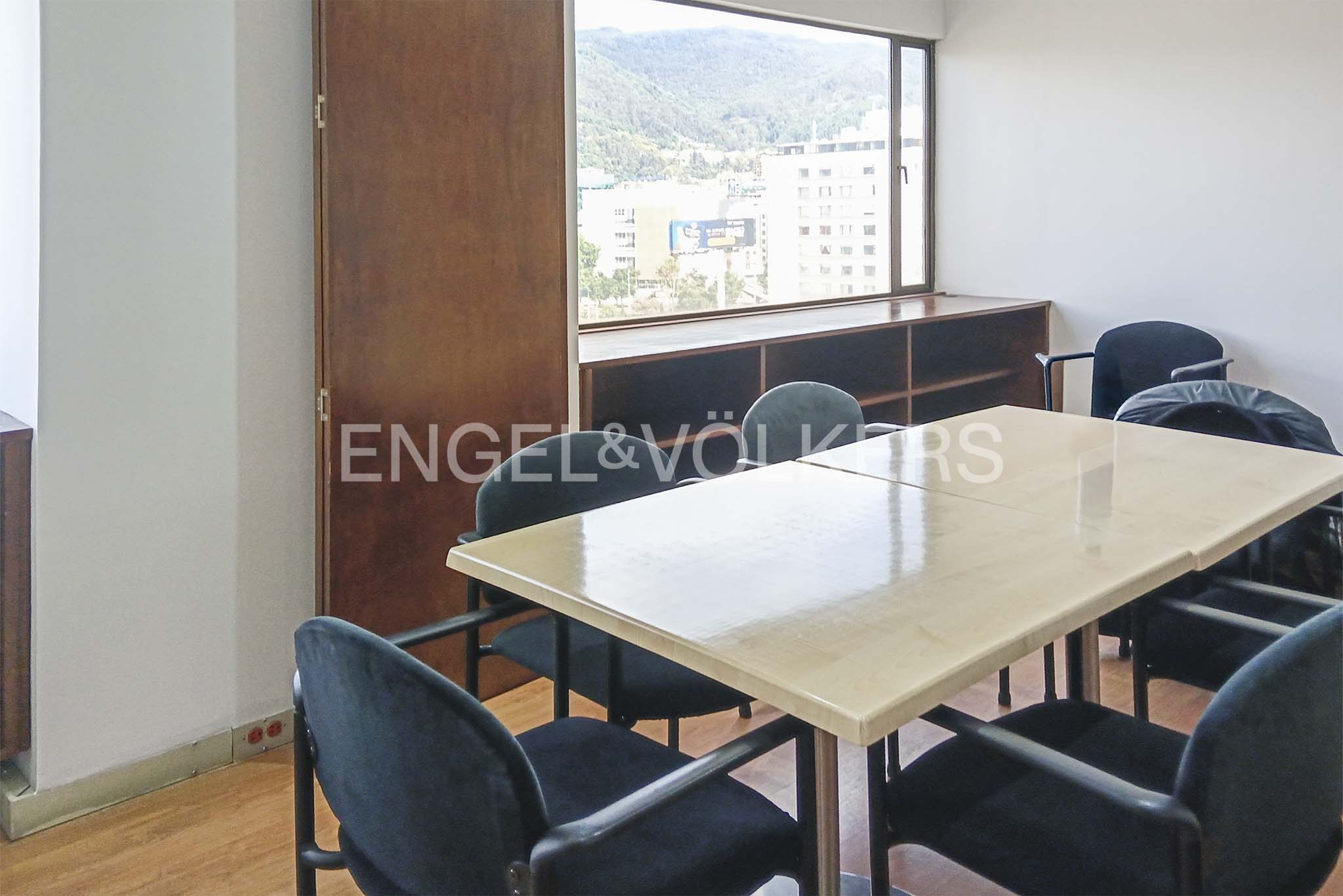 Arriendo excelente oficina 56m2 Calle 100