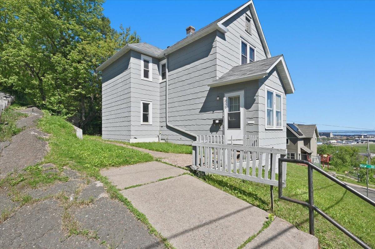 Premium Duluth Hillside: Unmatched Lake Views