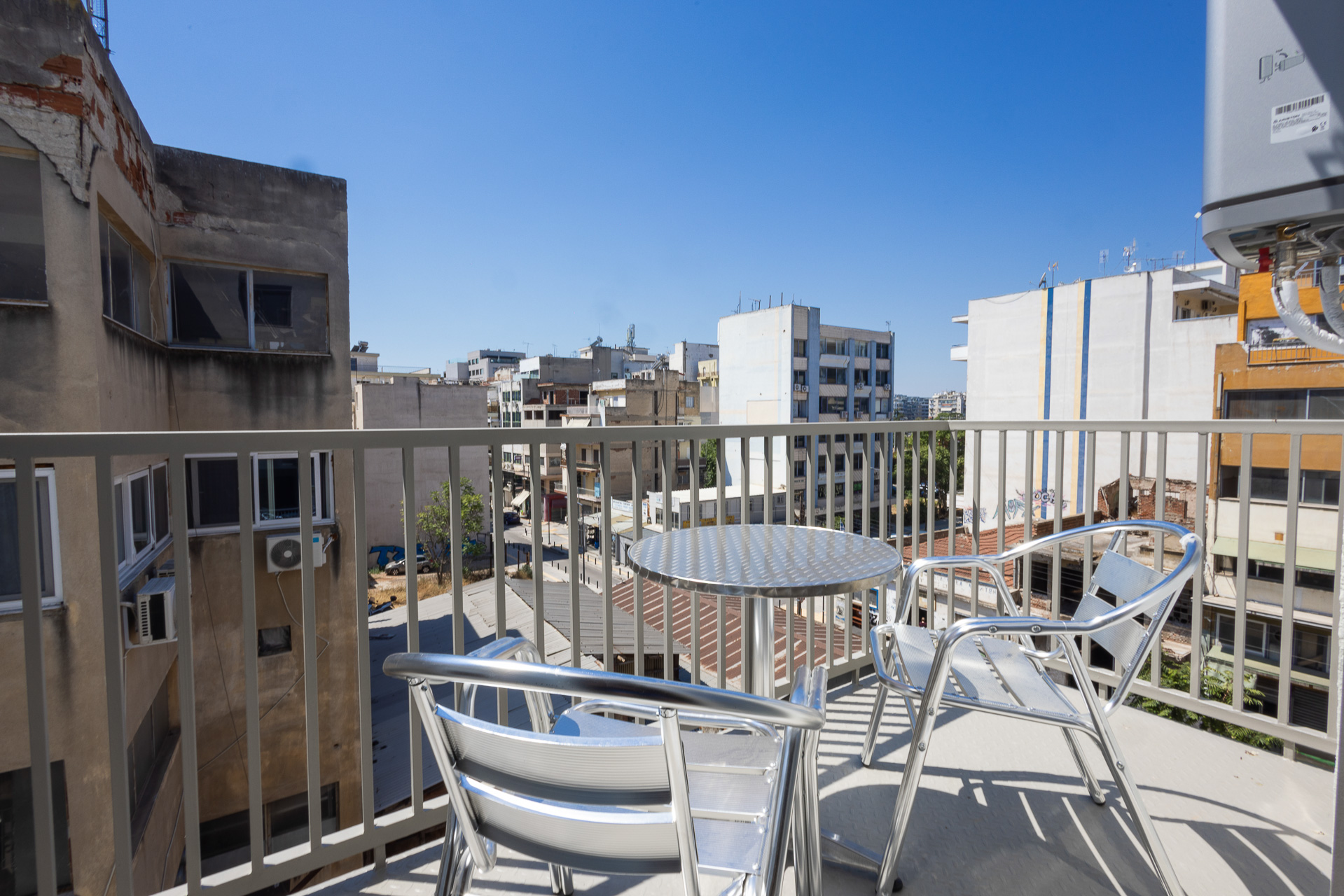 Studio with balcony in student community next to the metro