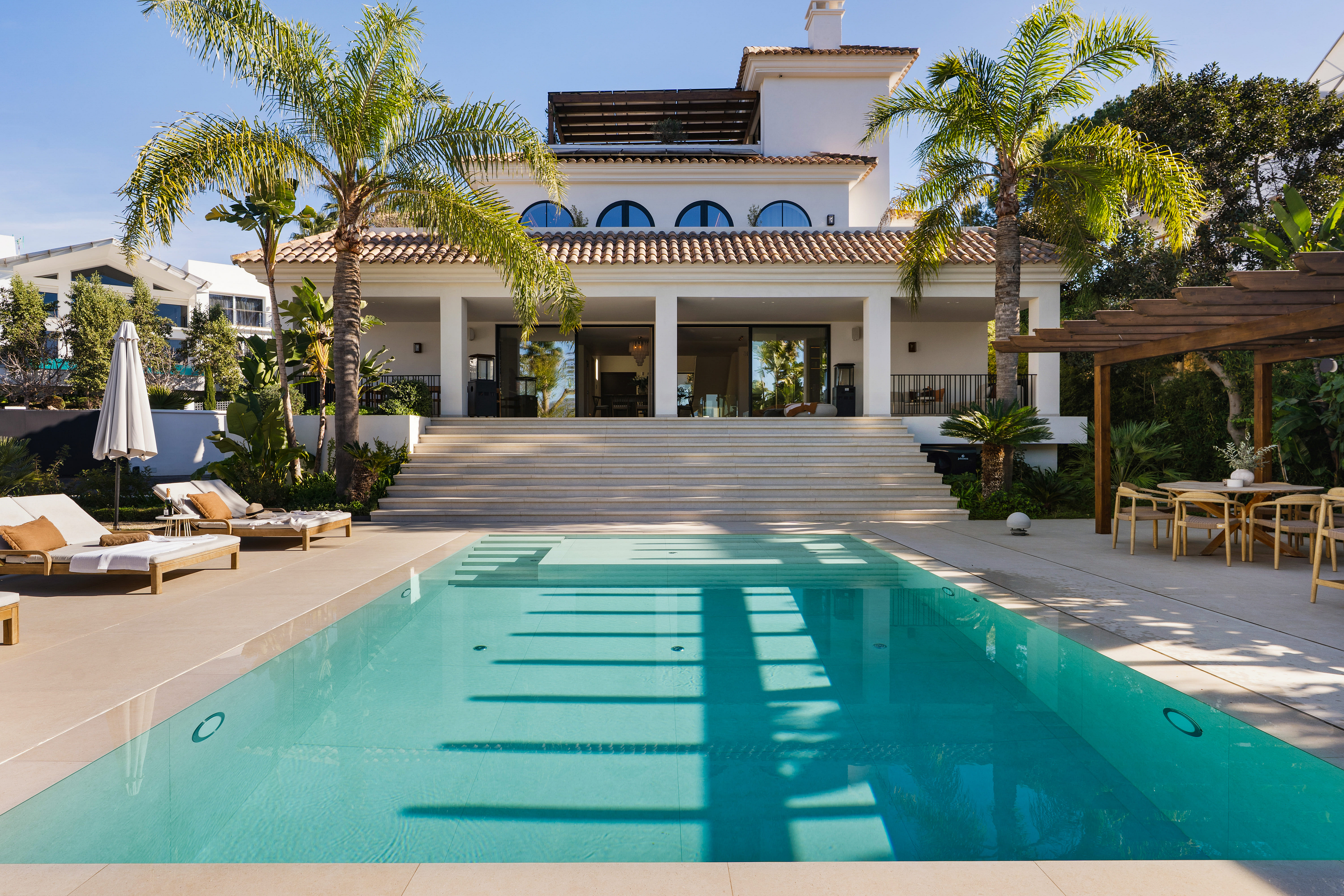 Villa in erster Golflinie mit hochmodernen Annehmlichkeiten in Las Brisas