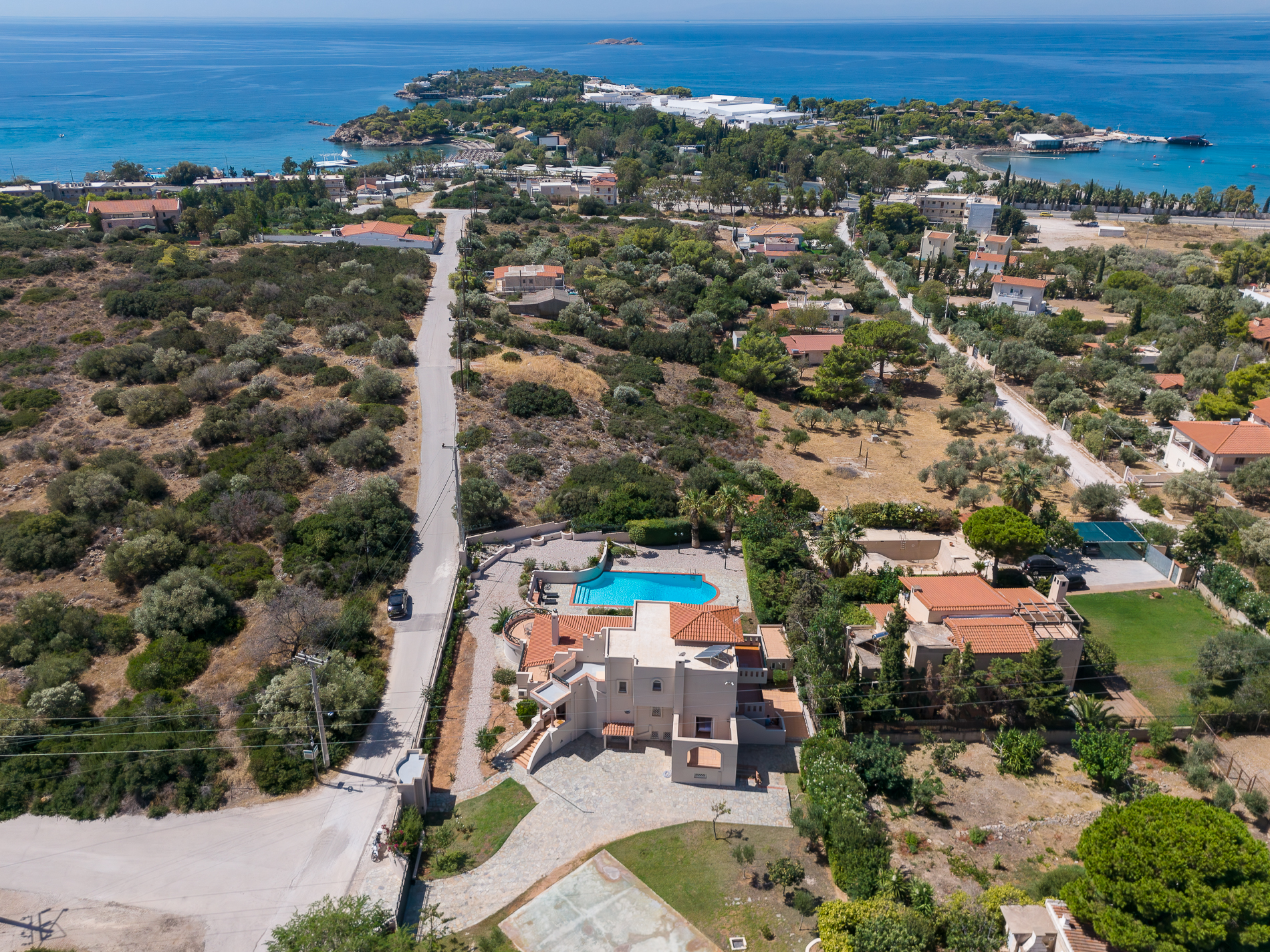 Independent three-level detached house in Lagonisi