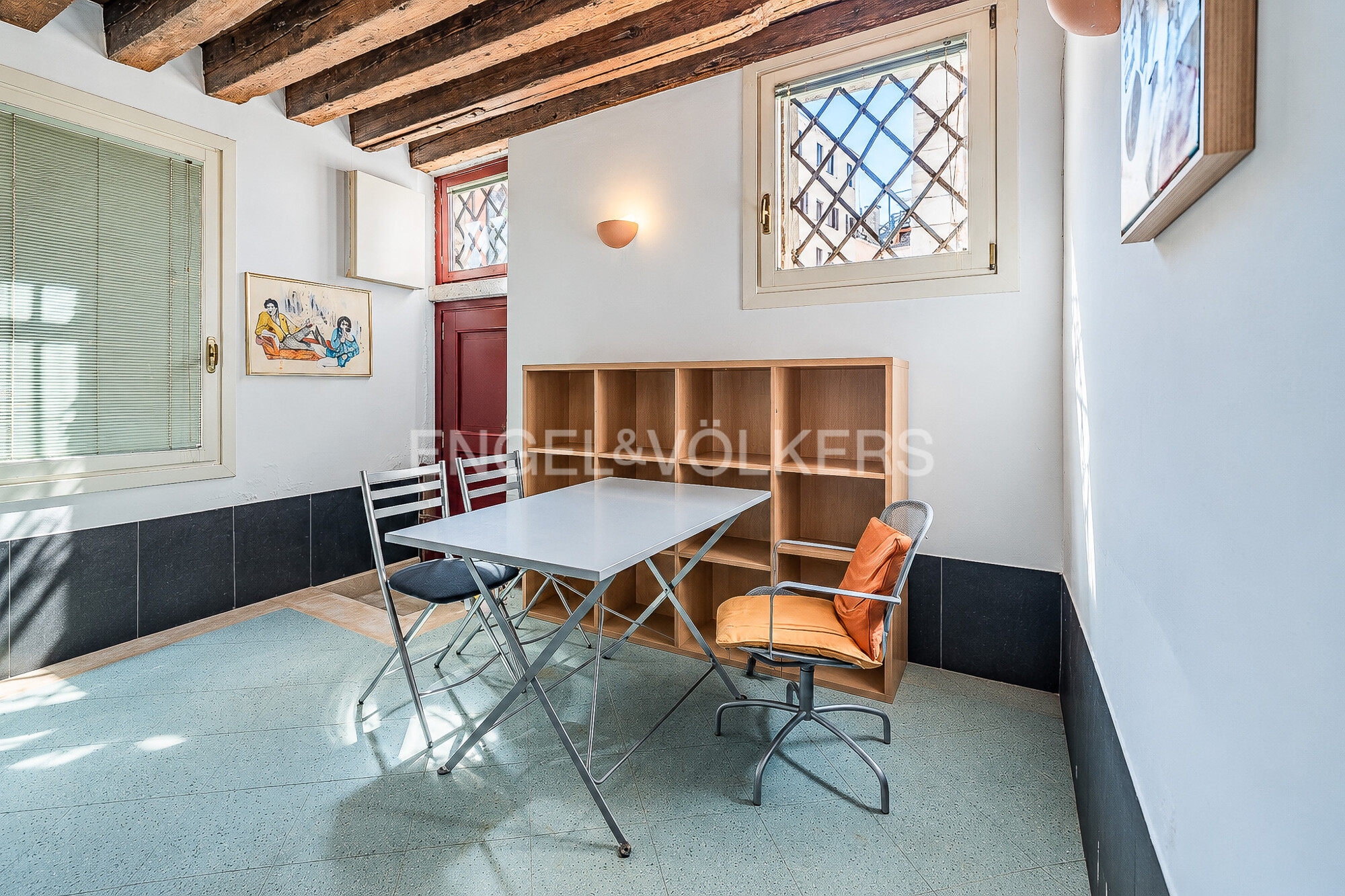 Komplett renoviertes Büro/Atelier zu verkaufen