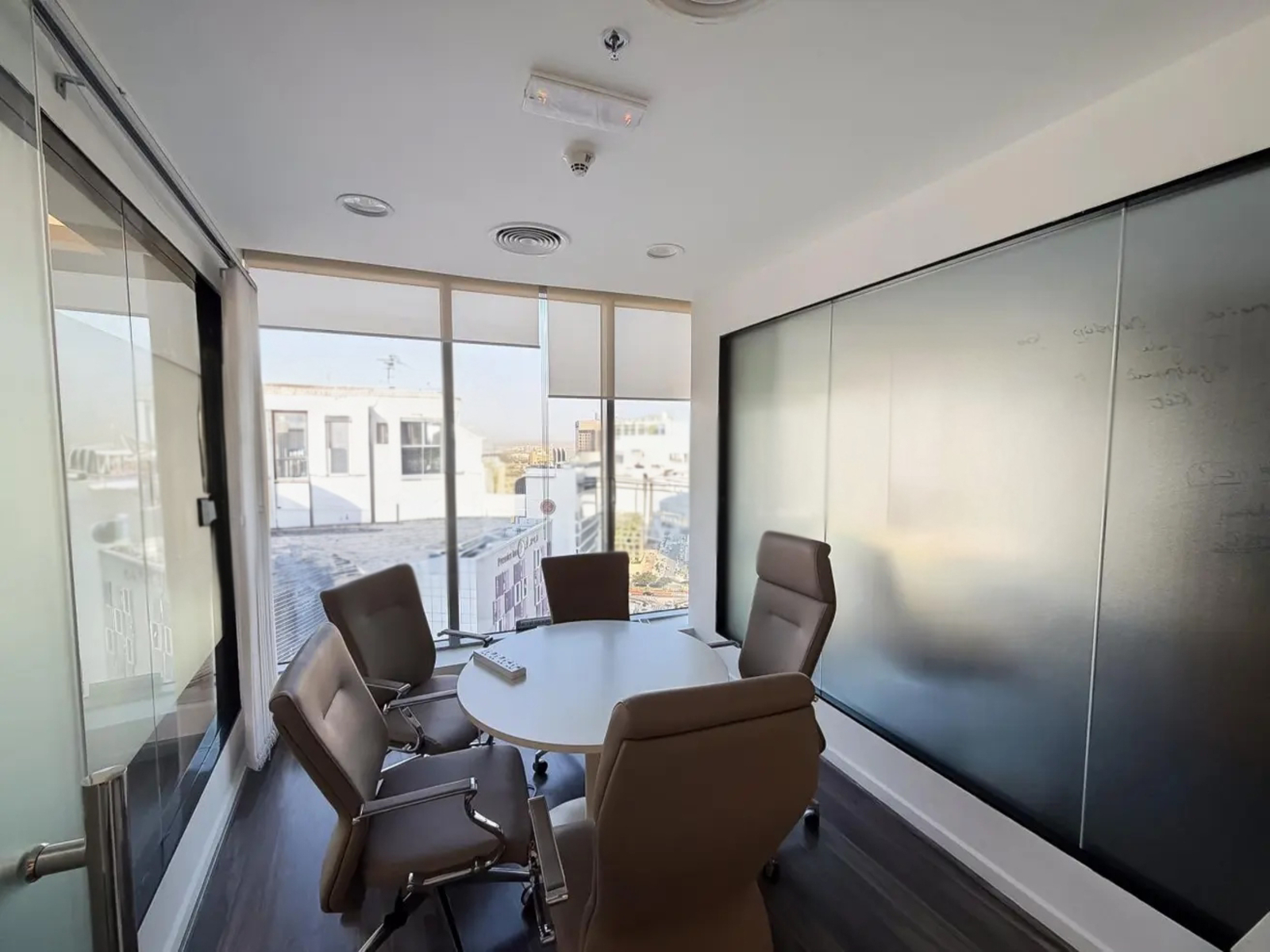 Fitted | Near Metro | Prime Location|Furnished