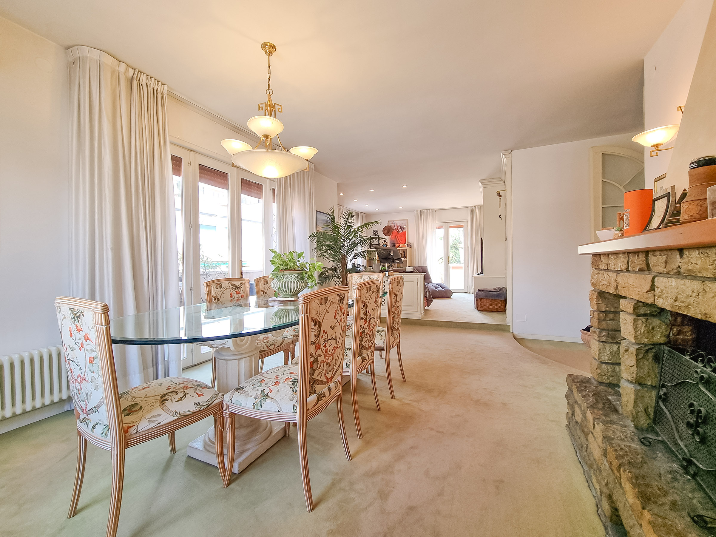 Spacious apartment with terrace in the city center