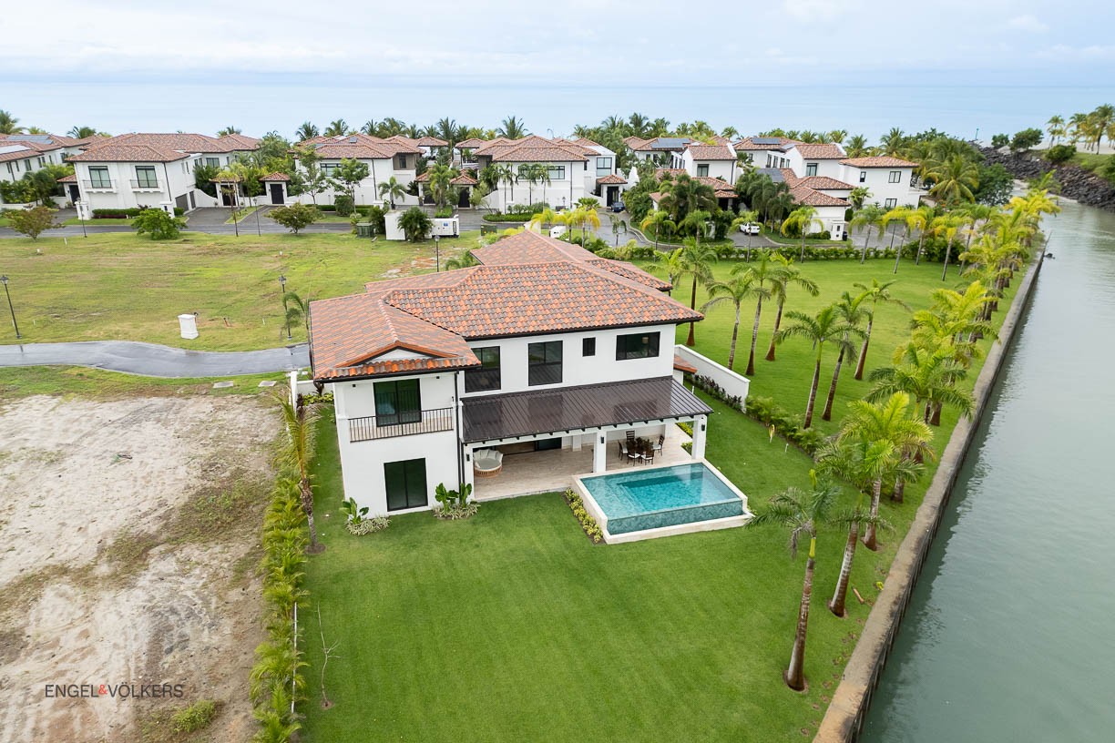 Your new luxury home is waiting—book your tour today!