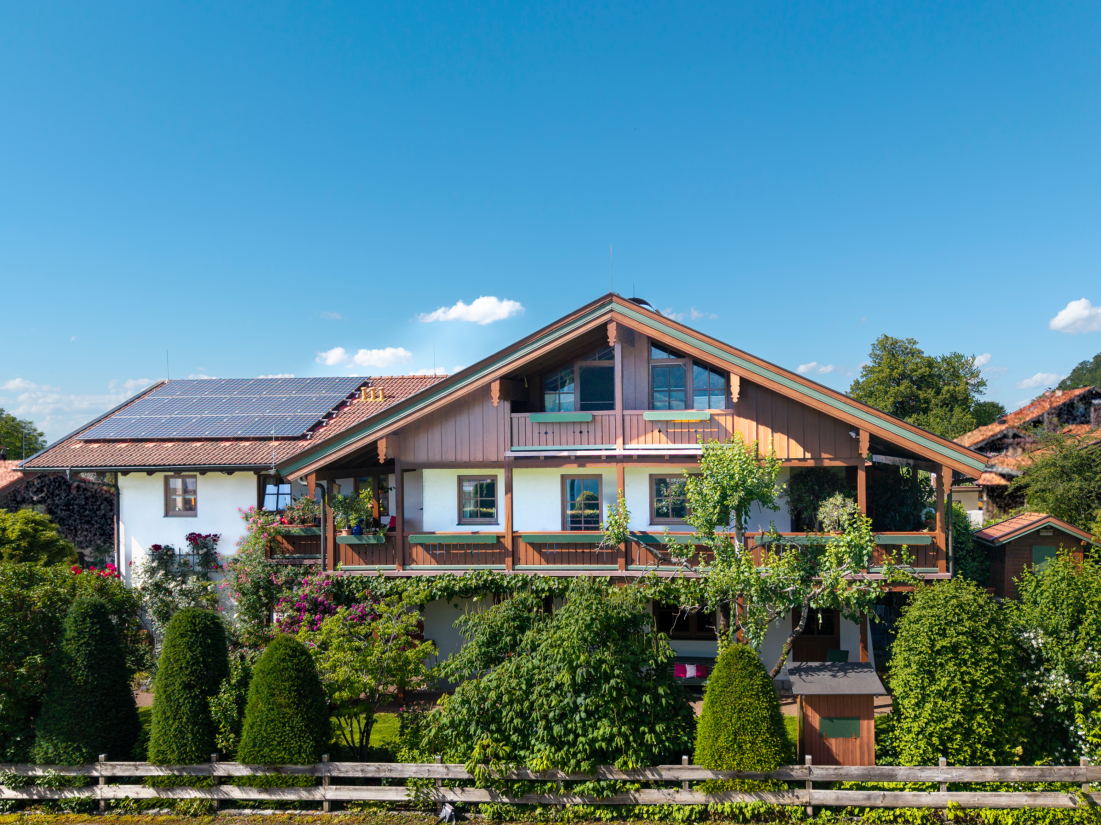 Panoramalage-stilvolles Einfamilienhaus mit großer Einliegerwohnung und Bergblick in Marquartstein