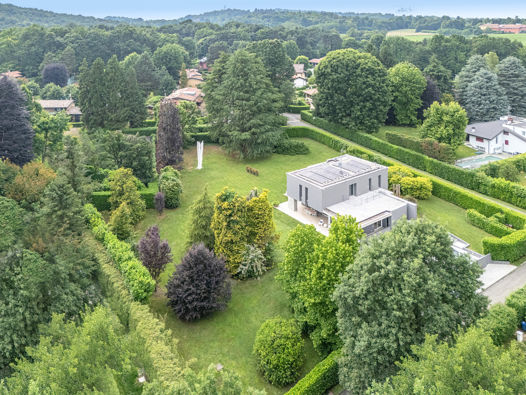 Modern villa near the Villa D'Este Golf Club