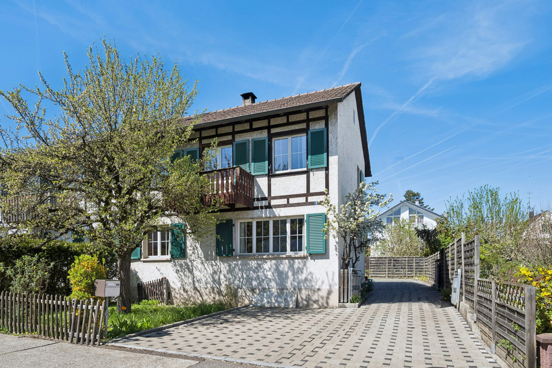 Semi-detached house with character and potential