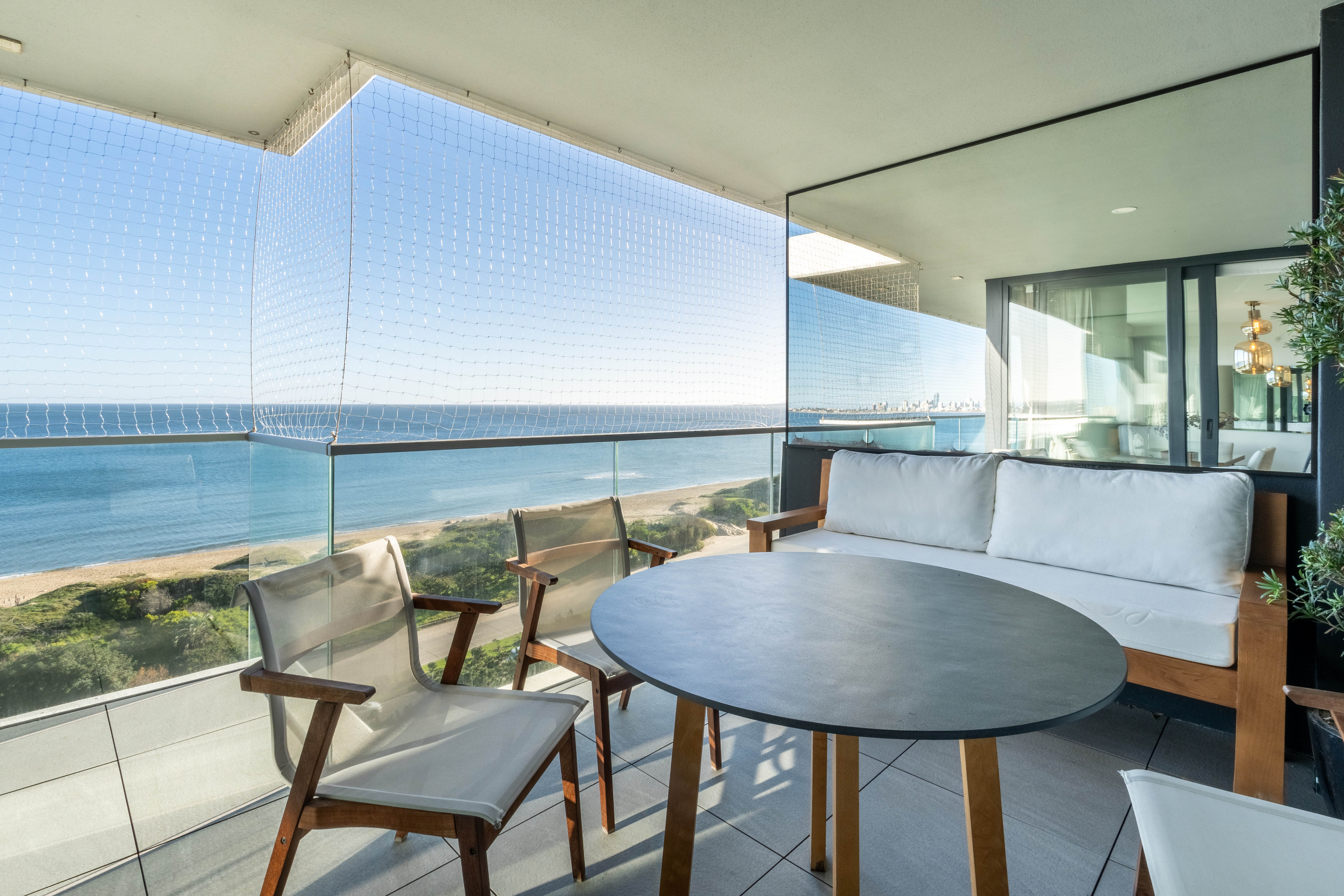 Exclusivo apartamento de 2 suites frente al mar