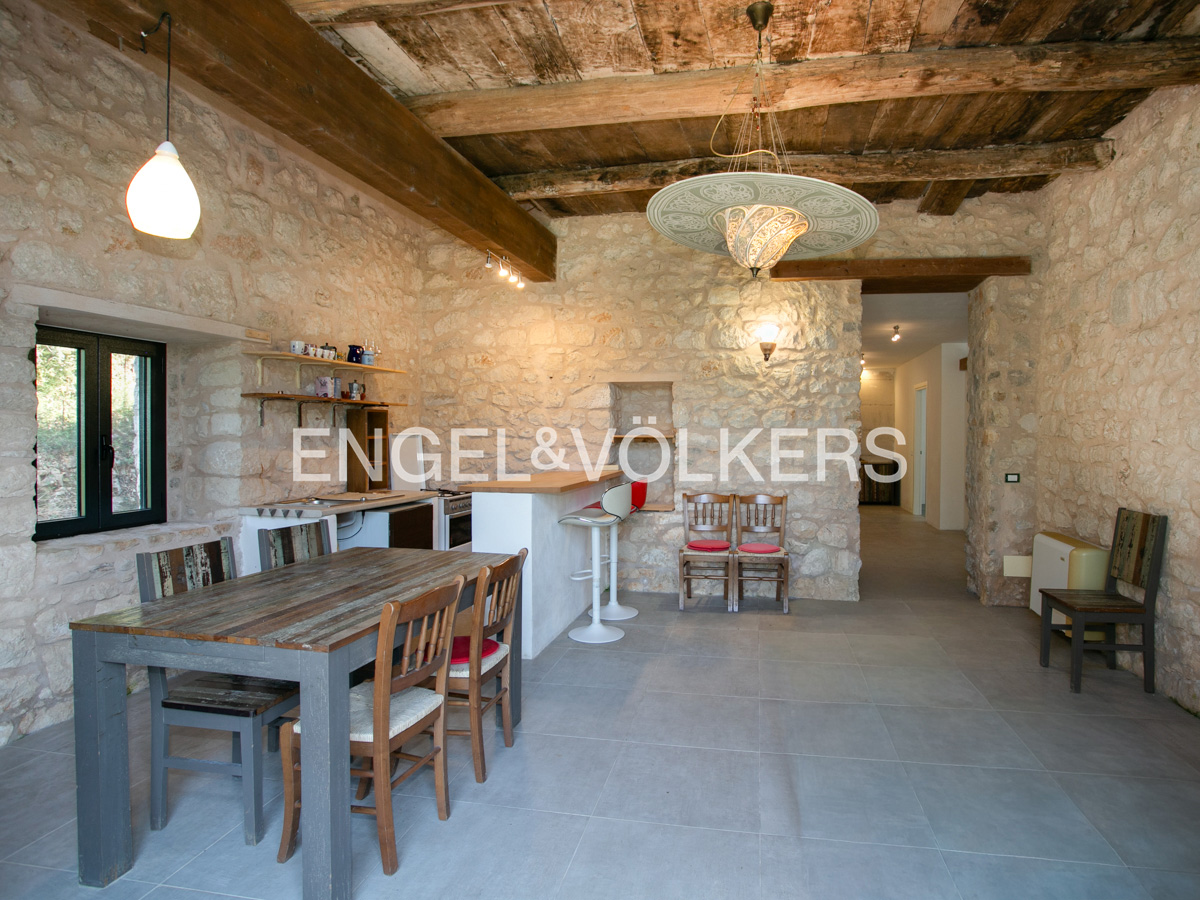 Exclusive property immersed in the greenery of the Lazio countryside in Lenola