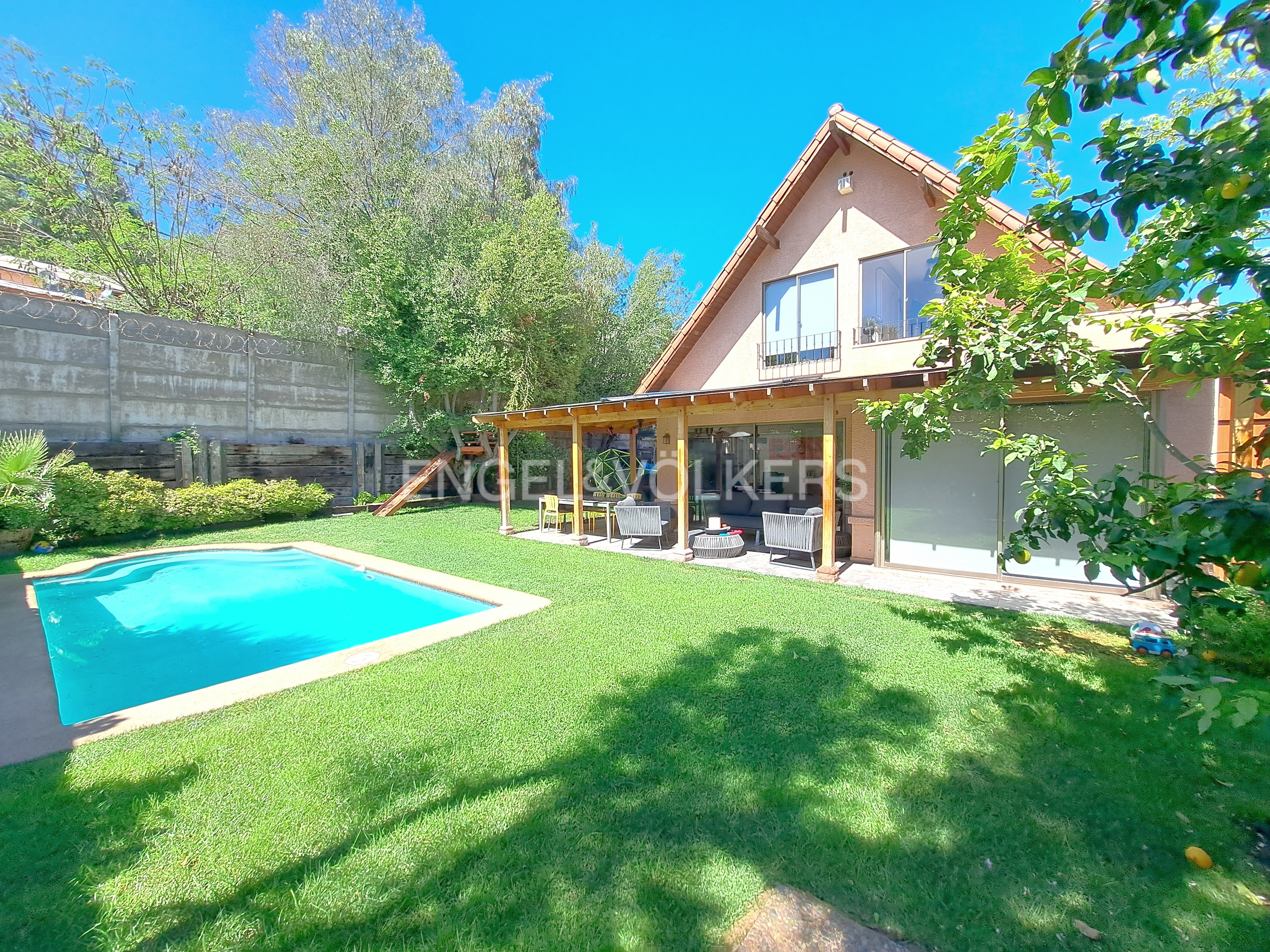 Excelente condominio, ideal para familias.