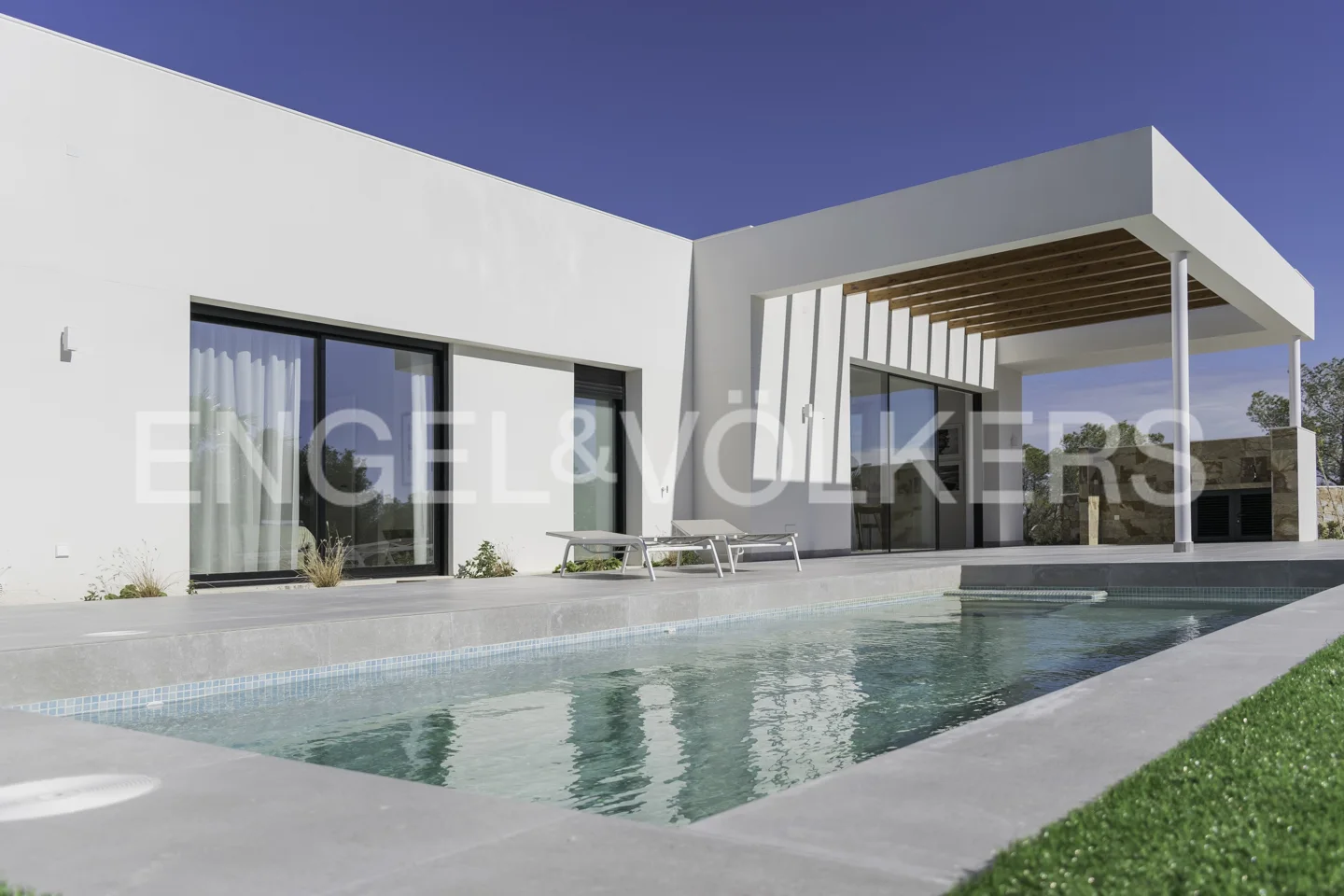 Villas de lujo de obra nueva con piscina en Las Colinas Golf
