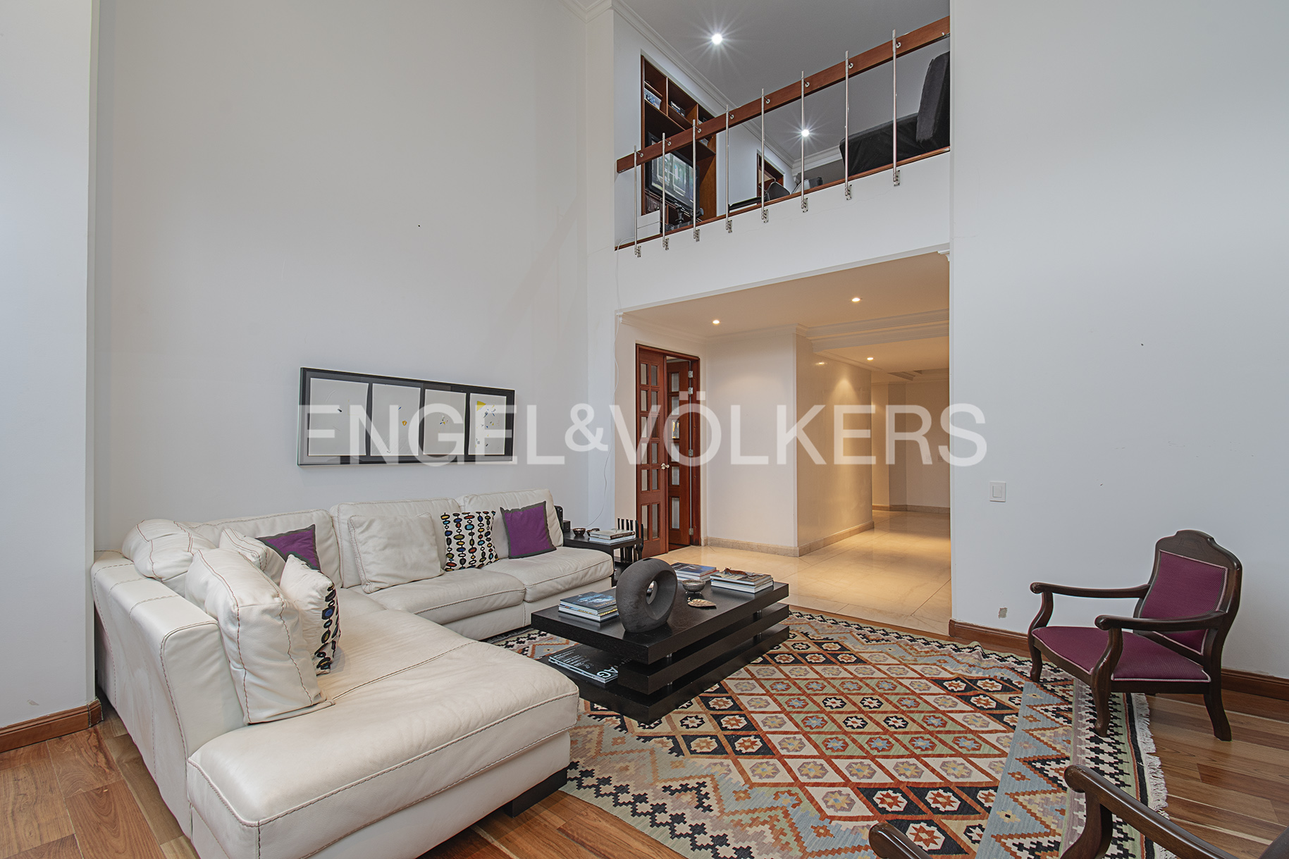 Apartamento con terraza para arriendo en Bosqués del Márques