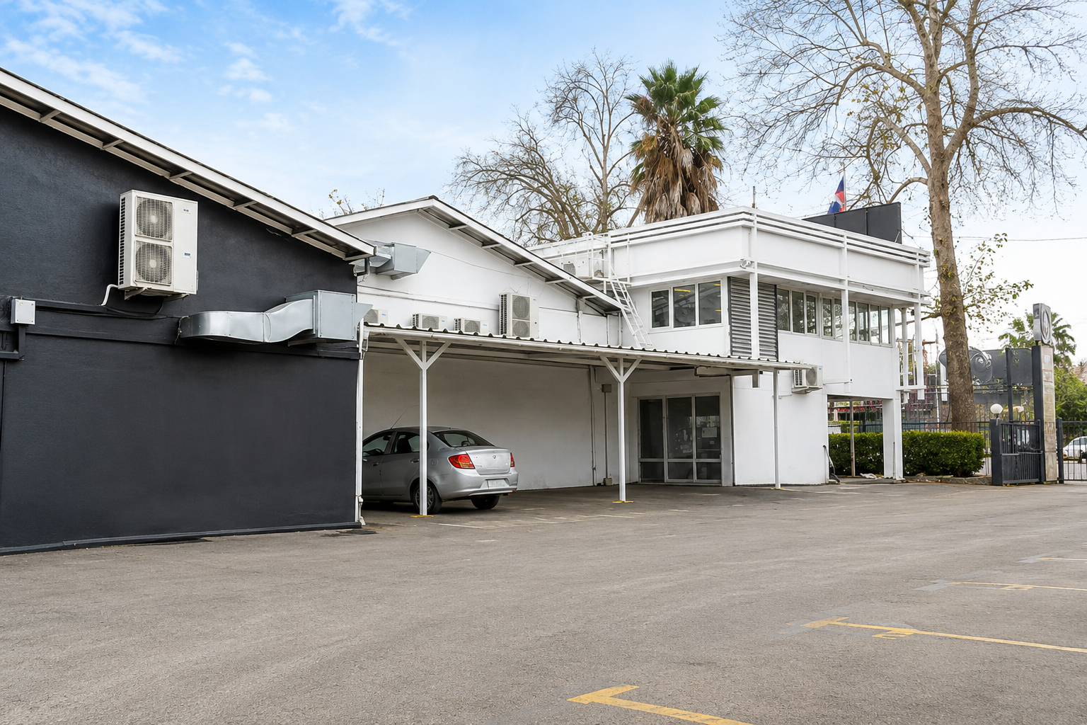 Bodega Comercial de 450 m² en Condominio El Bosque