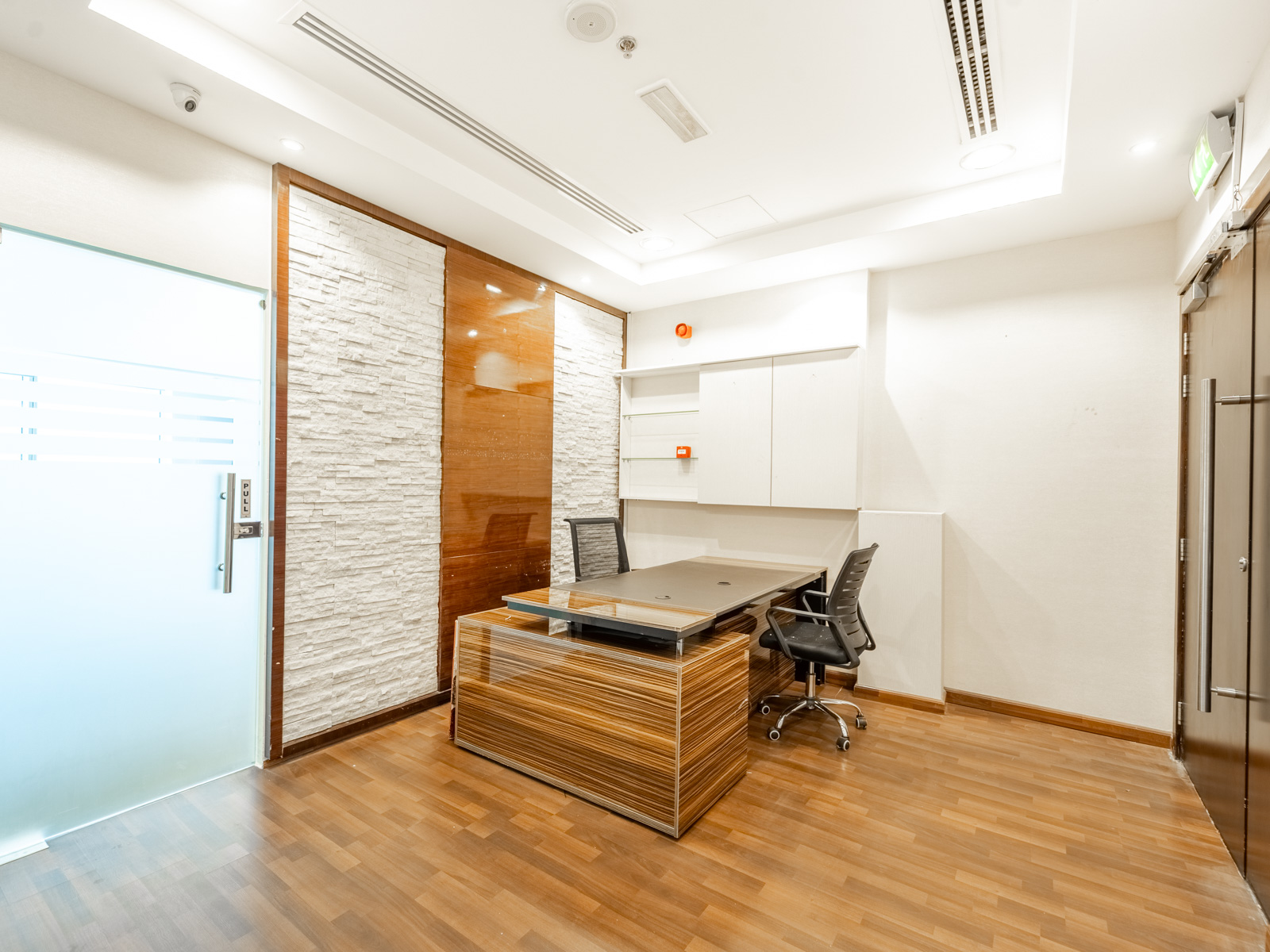 Fitted I Vacant I Conference Room Ready