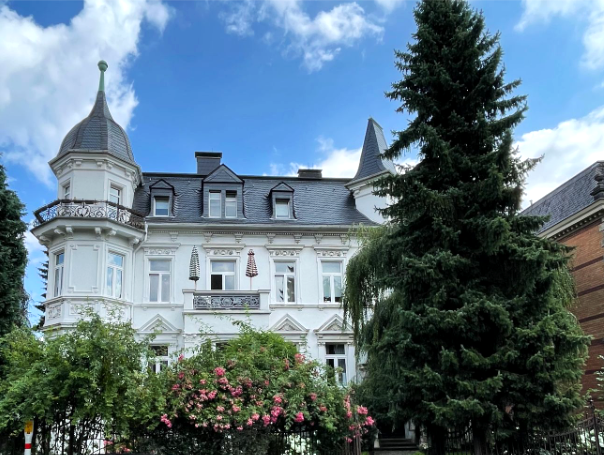 Historischer Charme unter hohen Decken