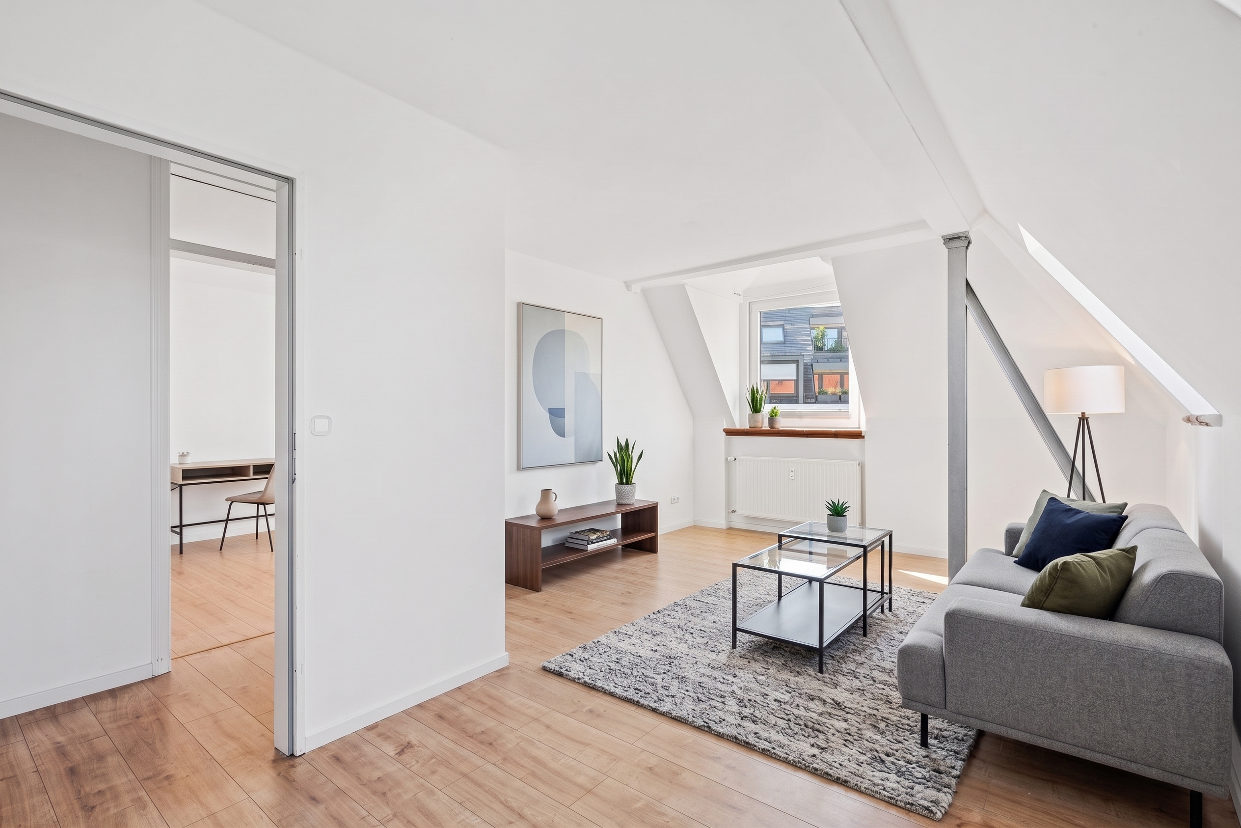 Charming 1-bedroom apartment on St. Paul’s Square – quiet and central in Ludwigsvorstadt [AI-modified]