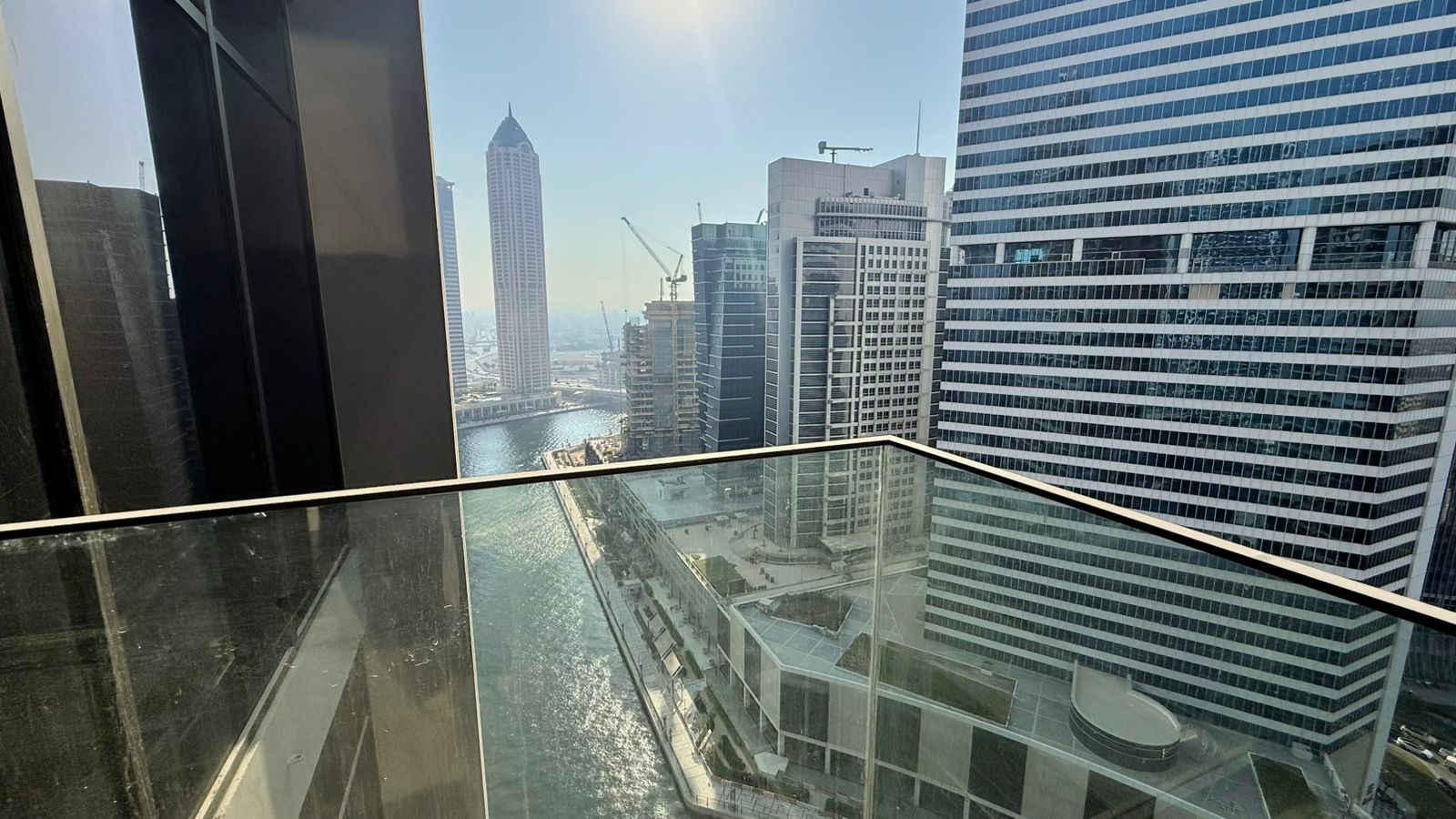 MODERN | HIGH FLOOR | PRIME LOCATION