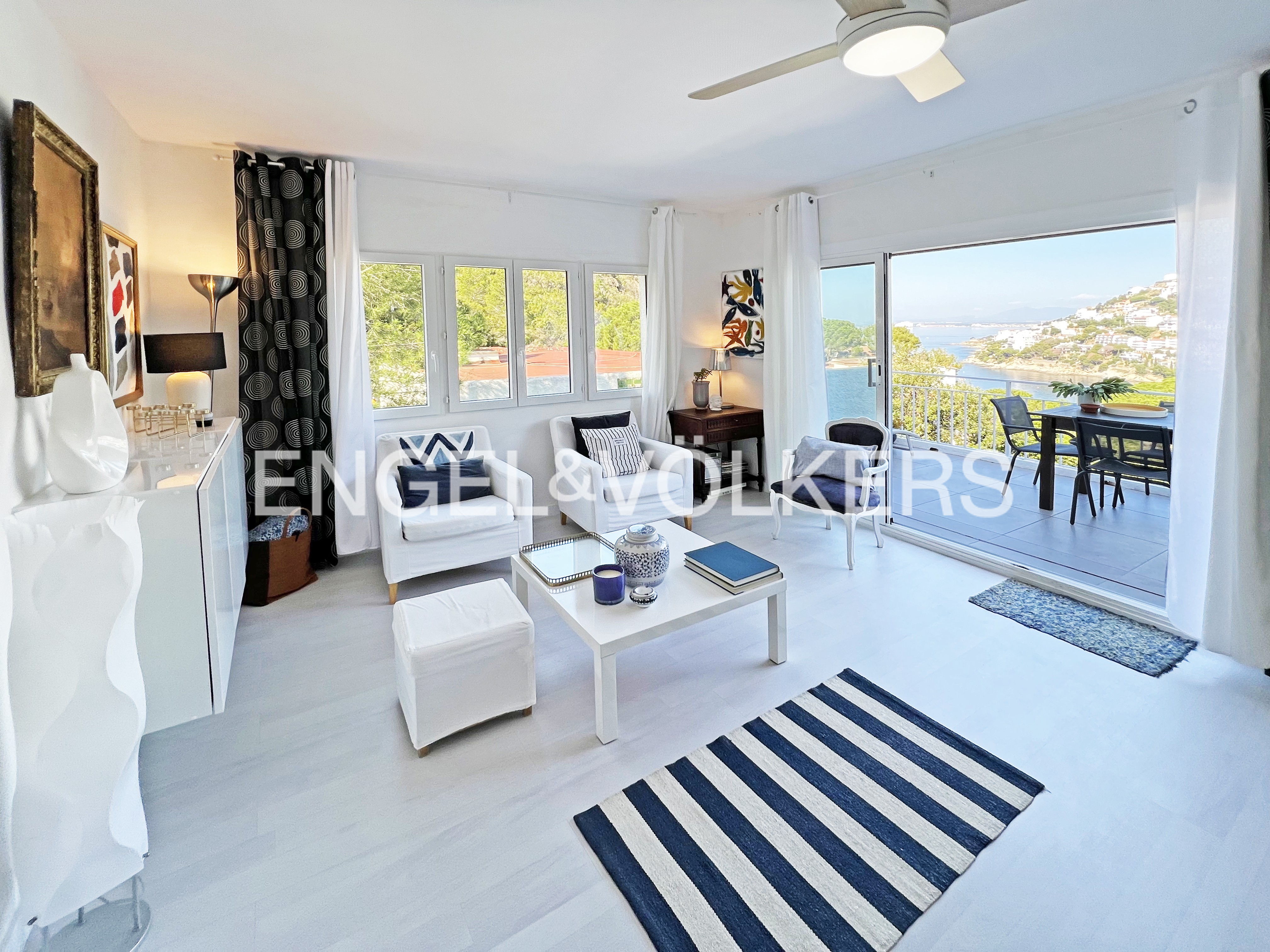 House with sea views, independent studio and tourist rental license