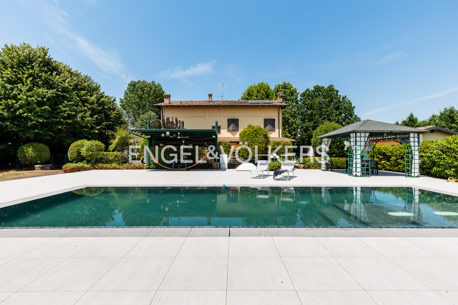 Farmhouse with pool divided into two homes in Castelfranco Emilia