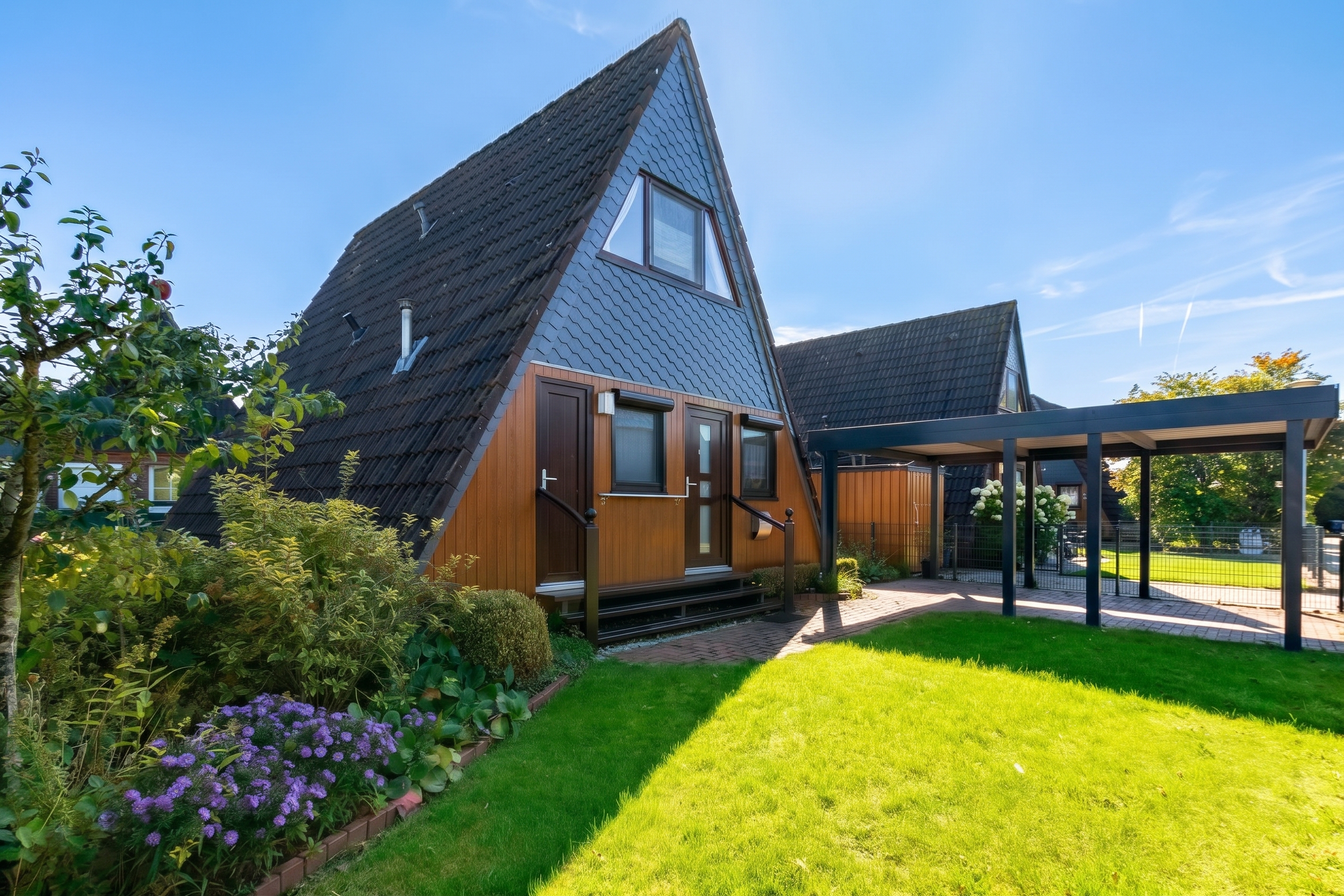 Küstenglück in Greetsiel – ein Nurdachhaus zum Verlieben [AI-modified]